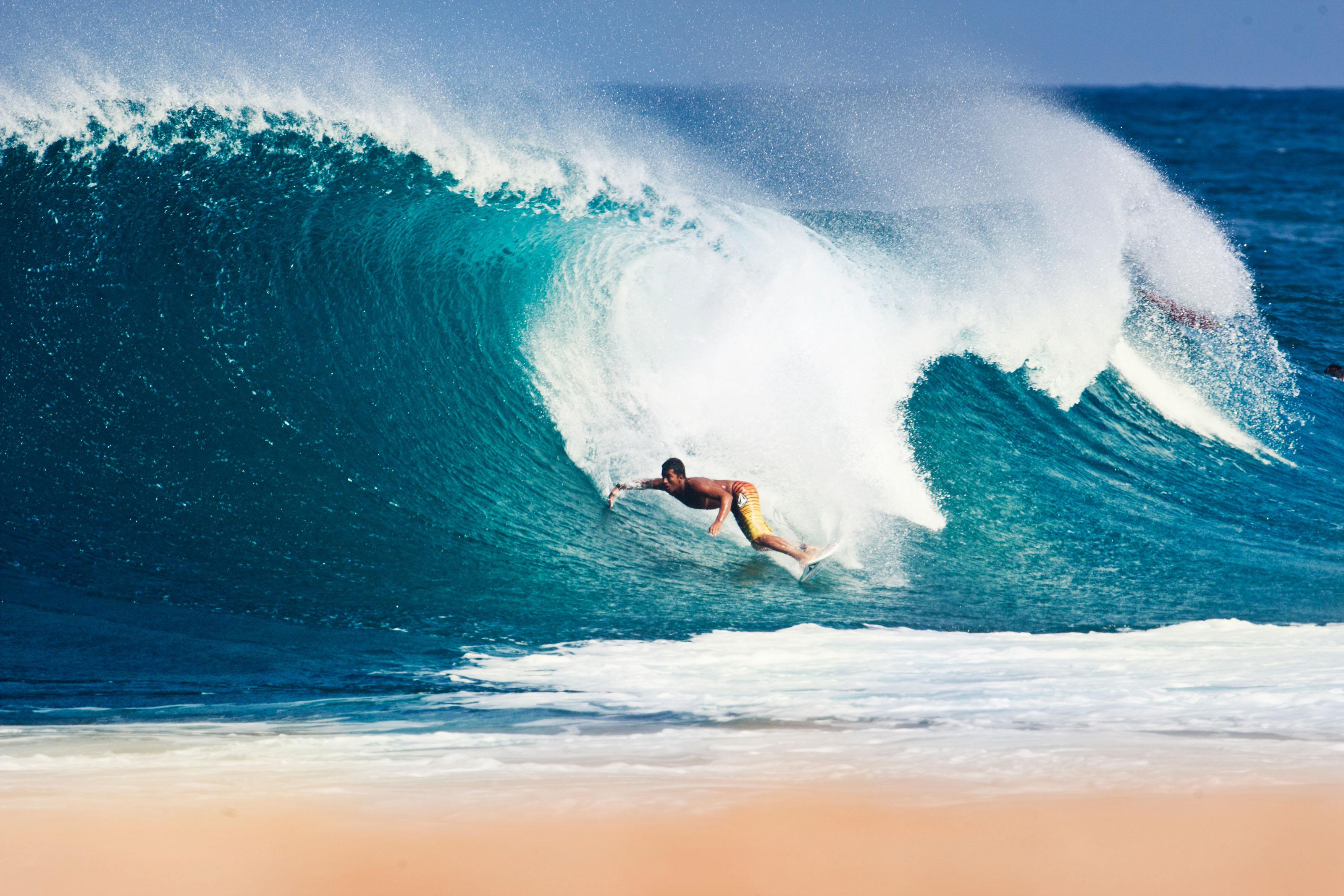 Costa Rican surfer earns fame in Hawaii - Enchanting Costa Rica
