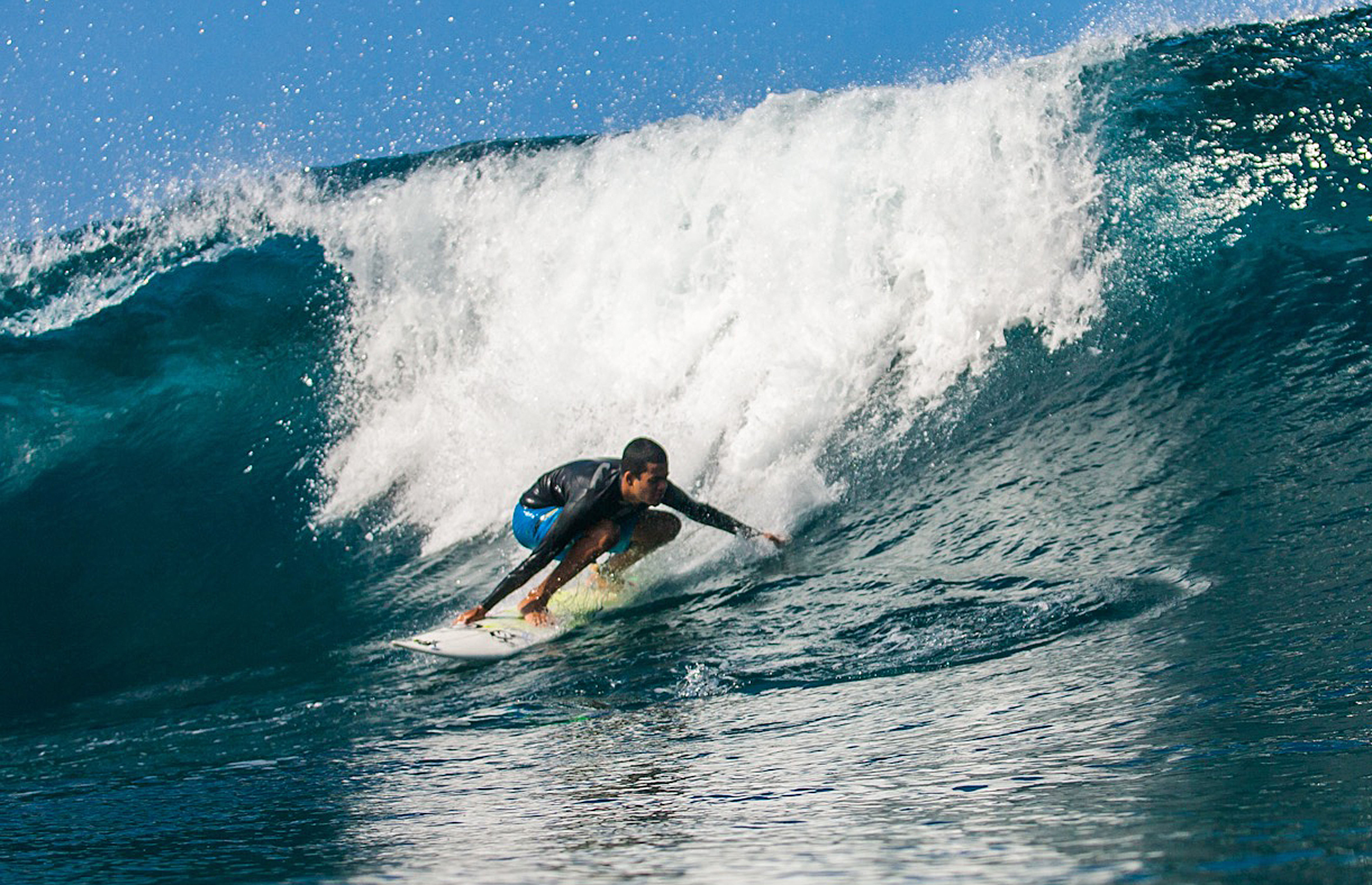 Meet the professional Brazilian surfer who was born blind - Caters ...