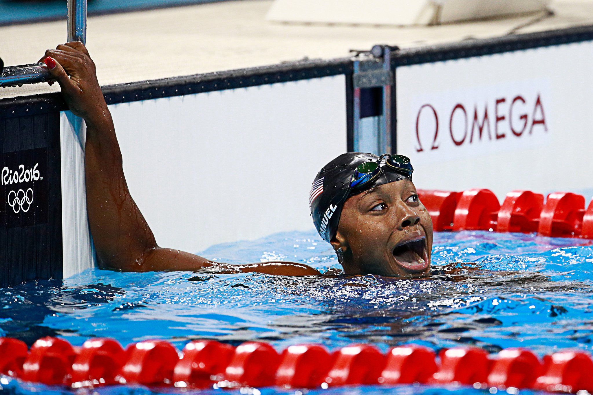 Simone Manuel becomes first black woman to win swimming gold for USA ...