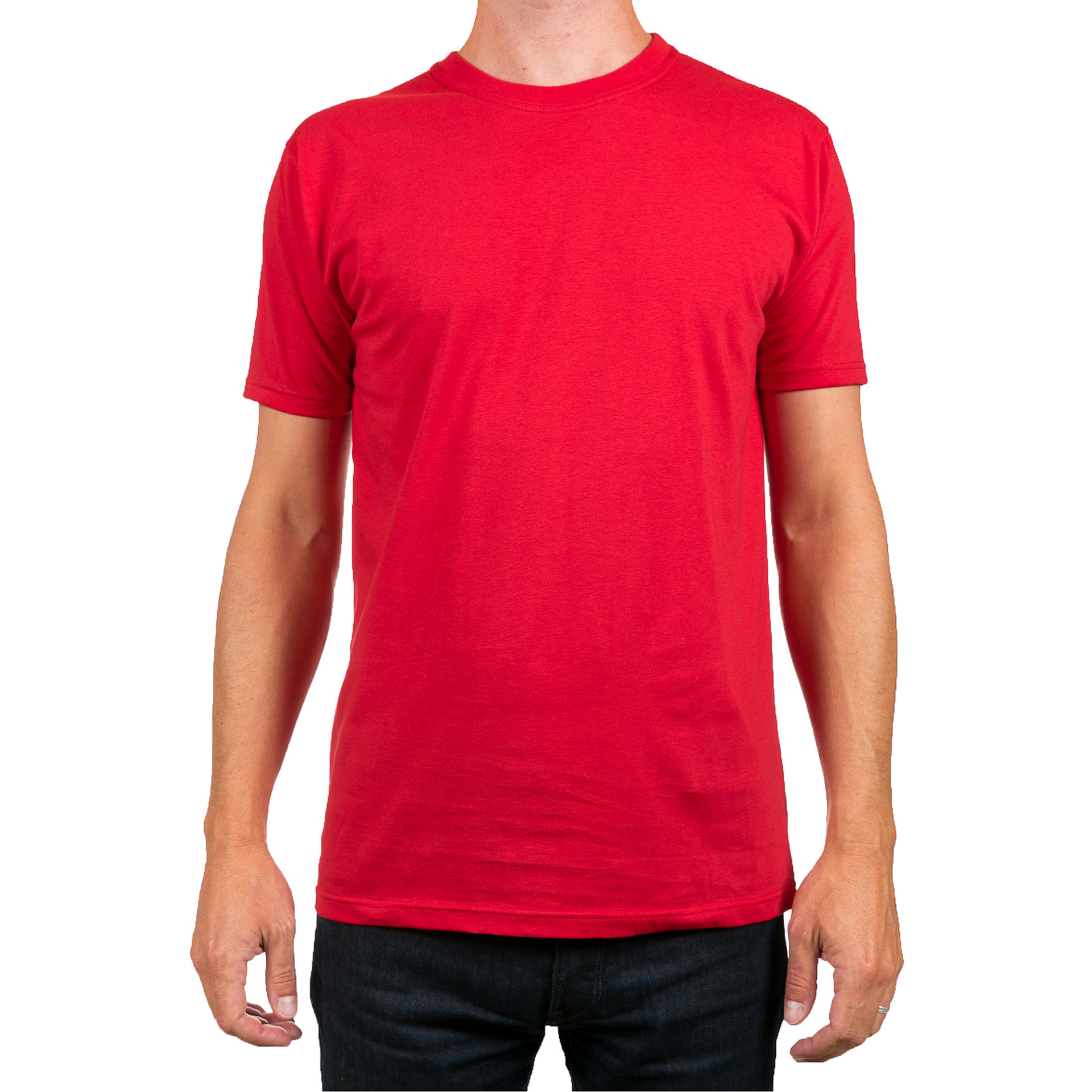 Мужчина в красной футболке