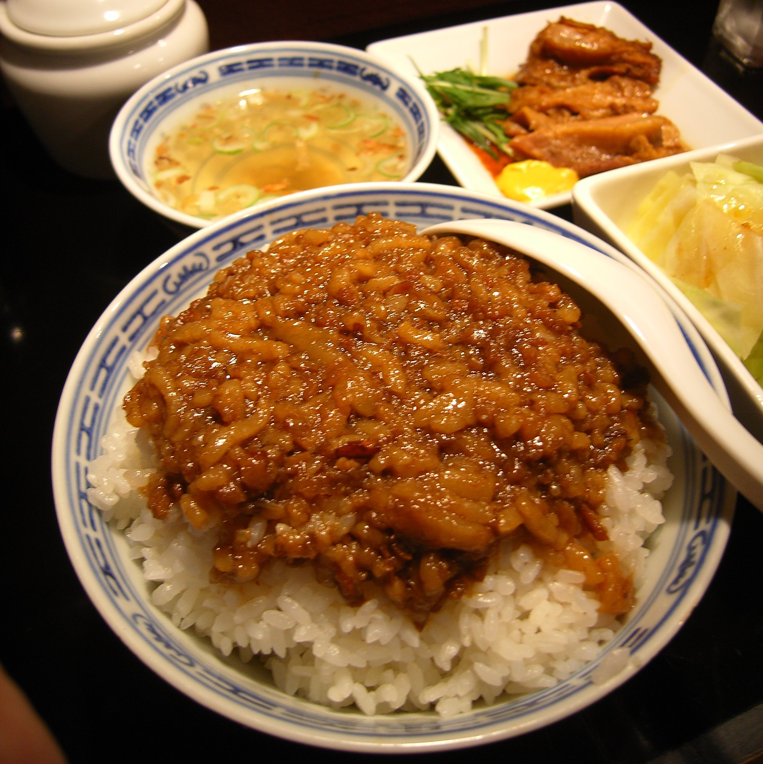 File:Lurou fan(Taiwanese cuisine).jpg - Wikimedia Commons