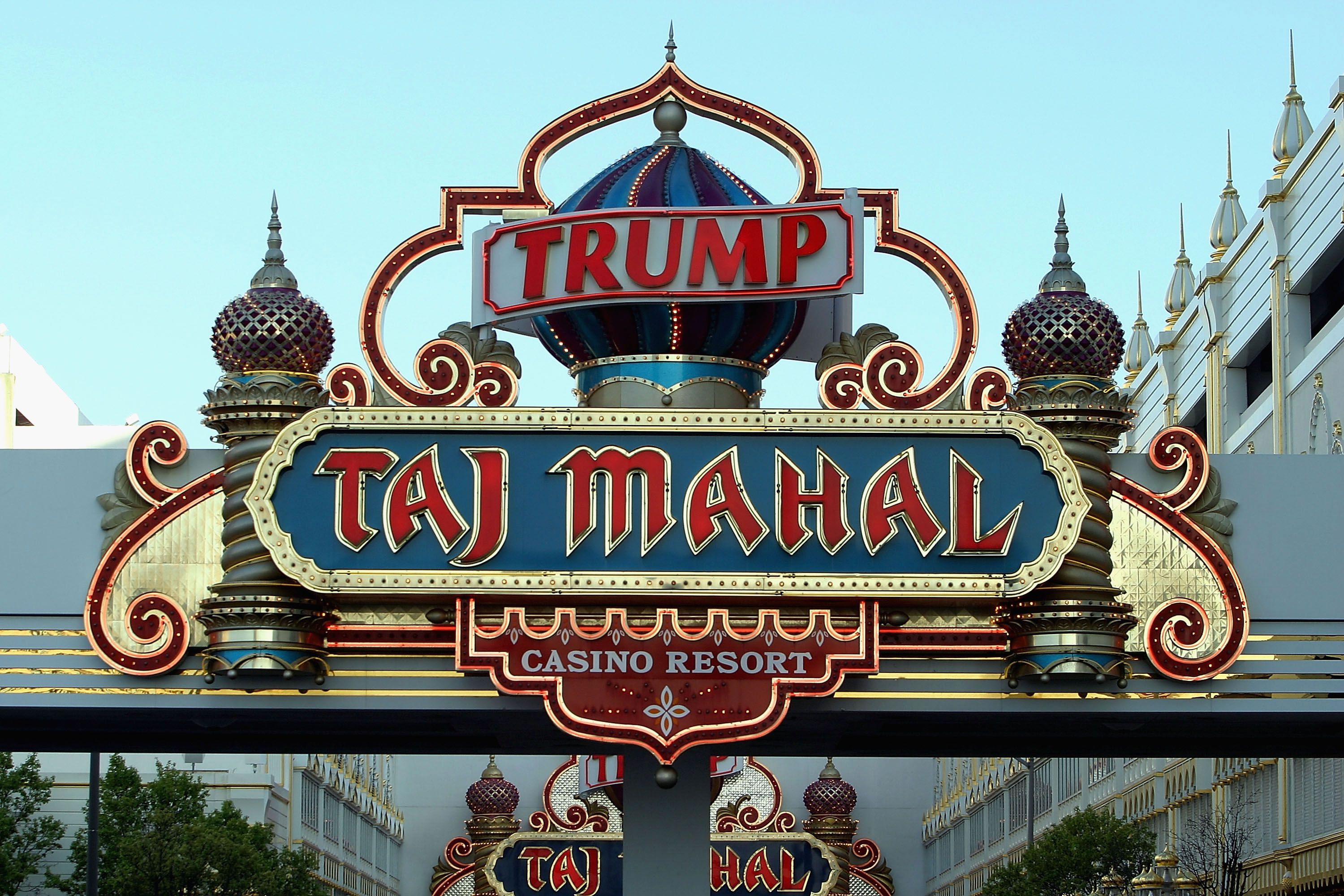 Trump Taj Mahal Closes Its Doors - Atlantic City Casino Closures