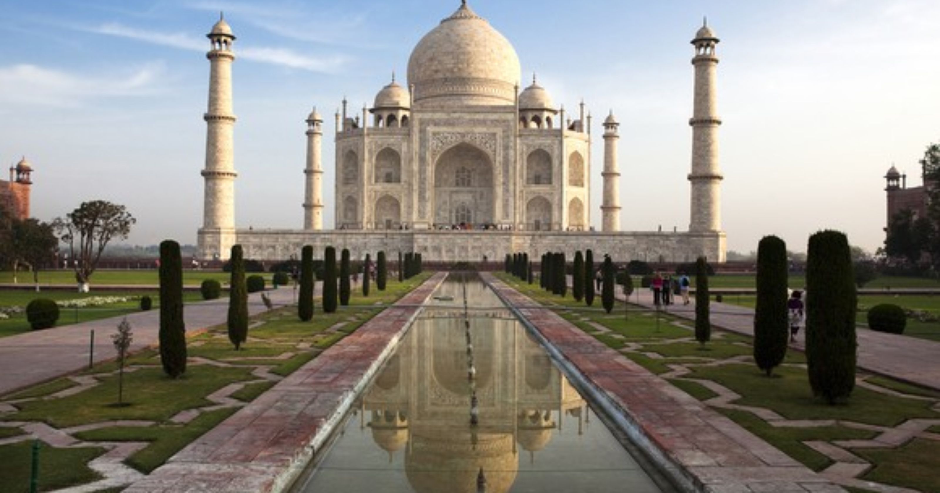 India's Taj Mahal is turning green because of pollution