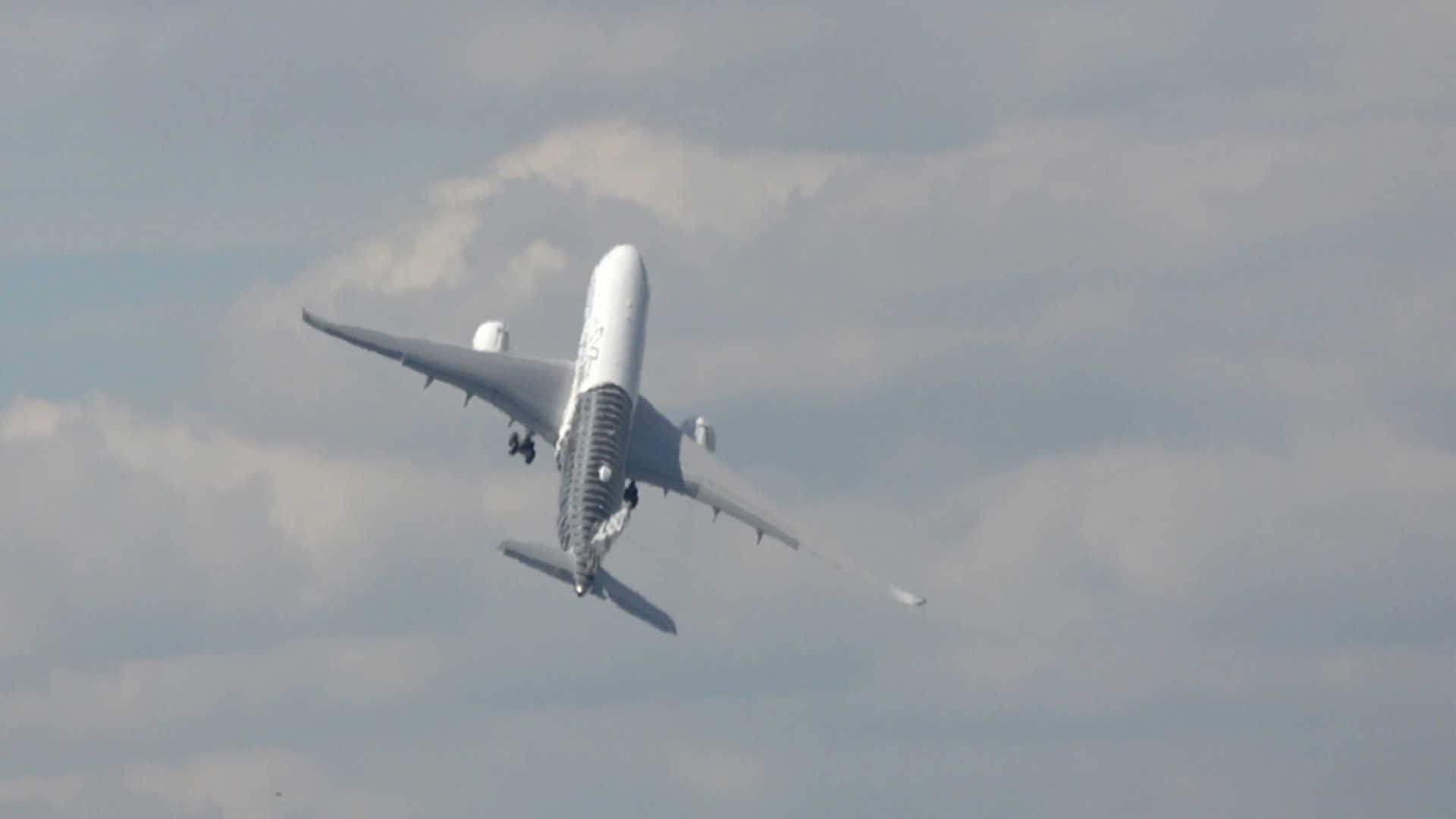 Plane Takes Sudden Near Vertical Take-Off - YouTube