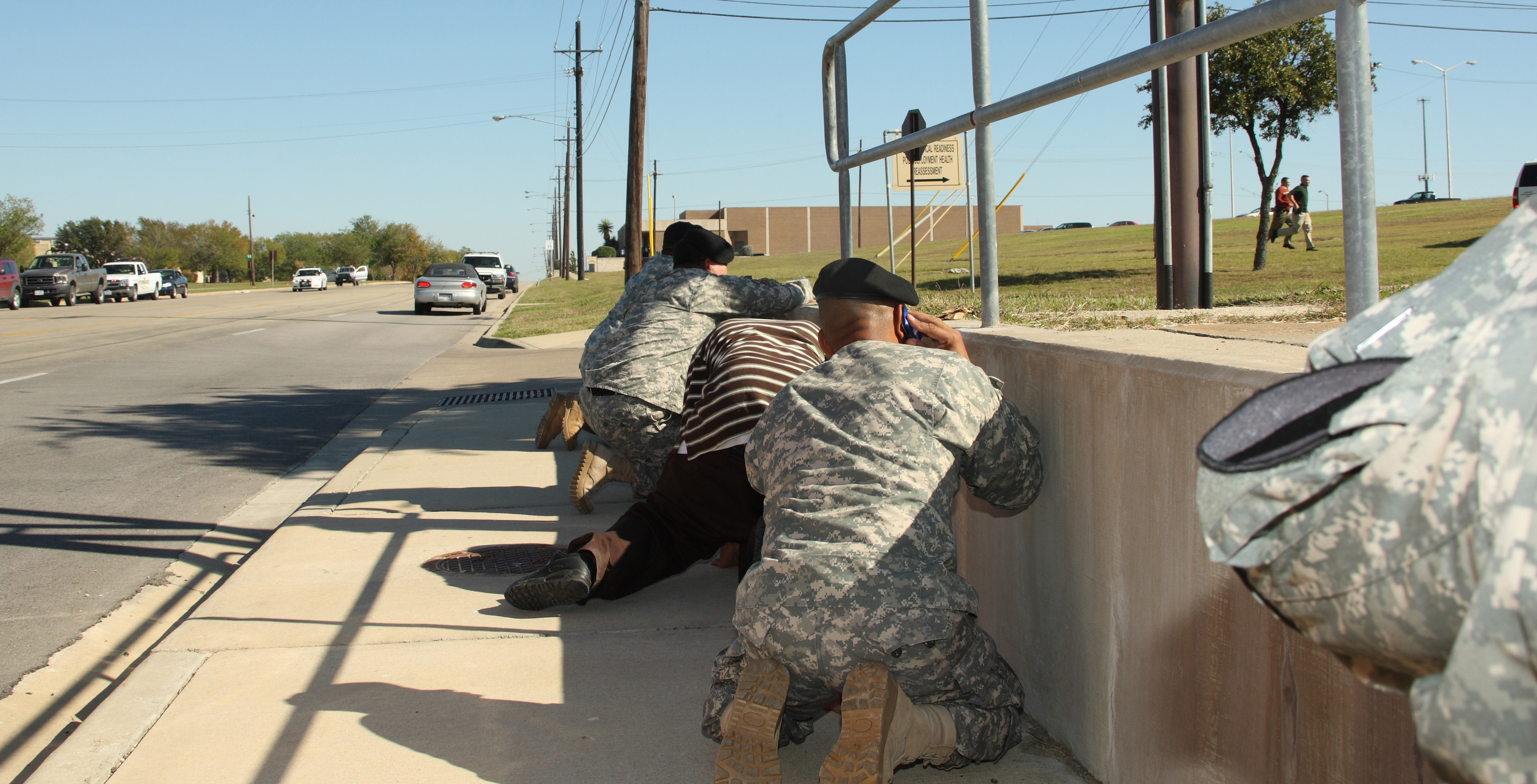 File:Flickr - The U.S. Army - Taking cover at Fort Hood.jpg ...