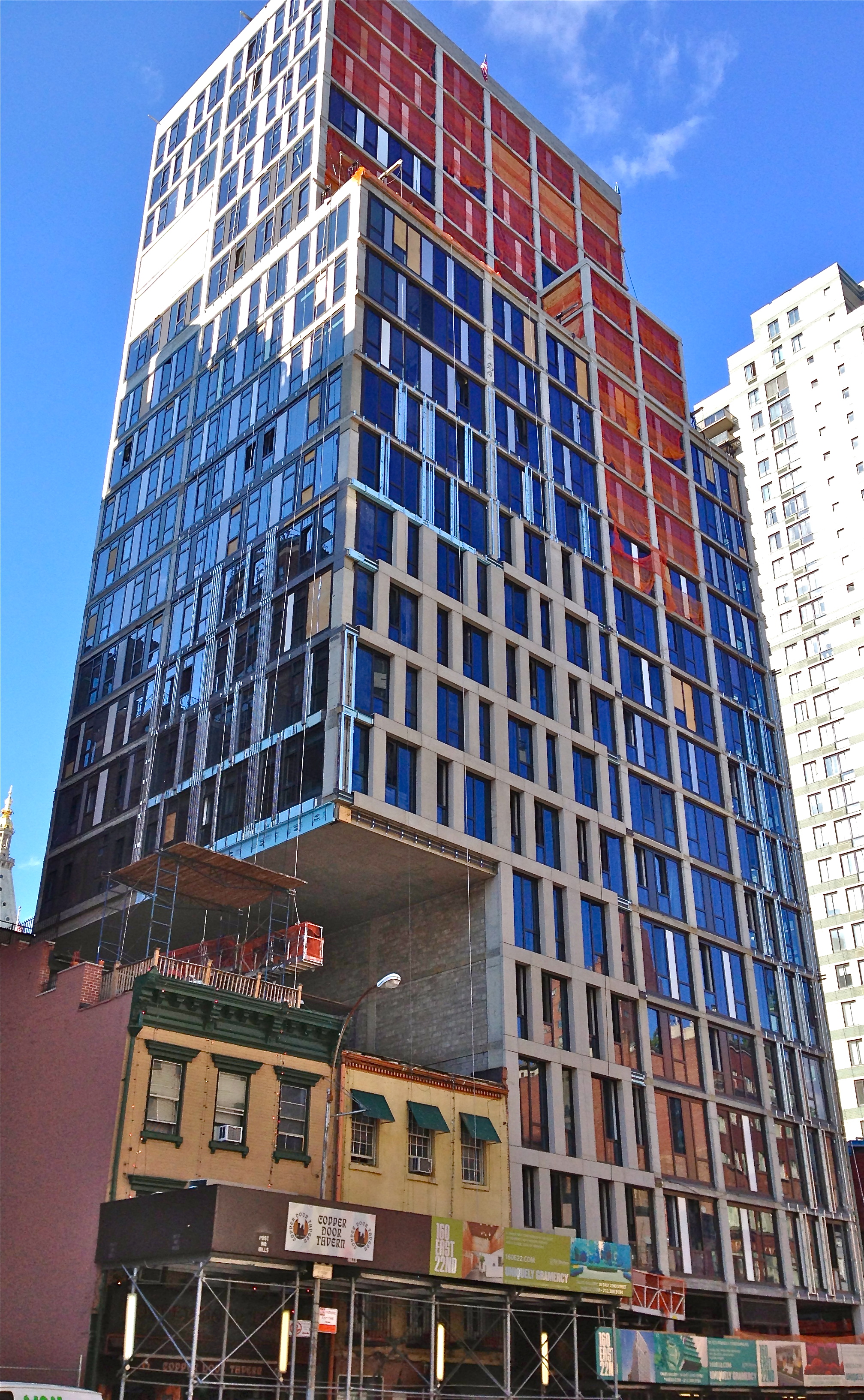 tenements next to skyscrapers New York | Ephemeral New York