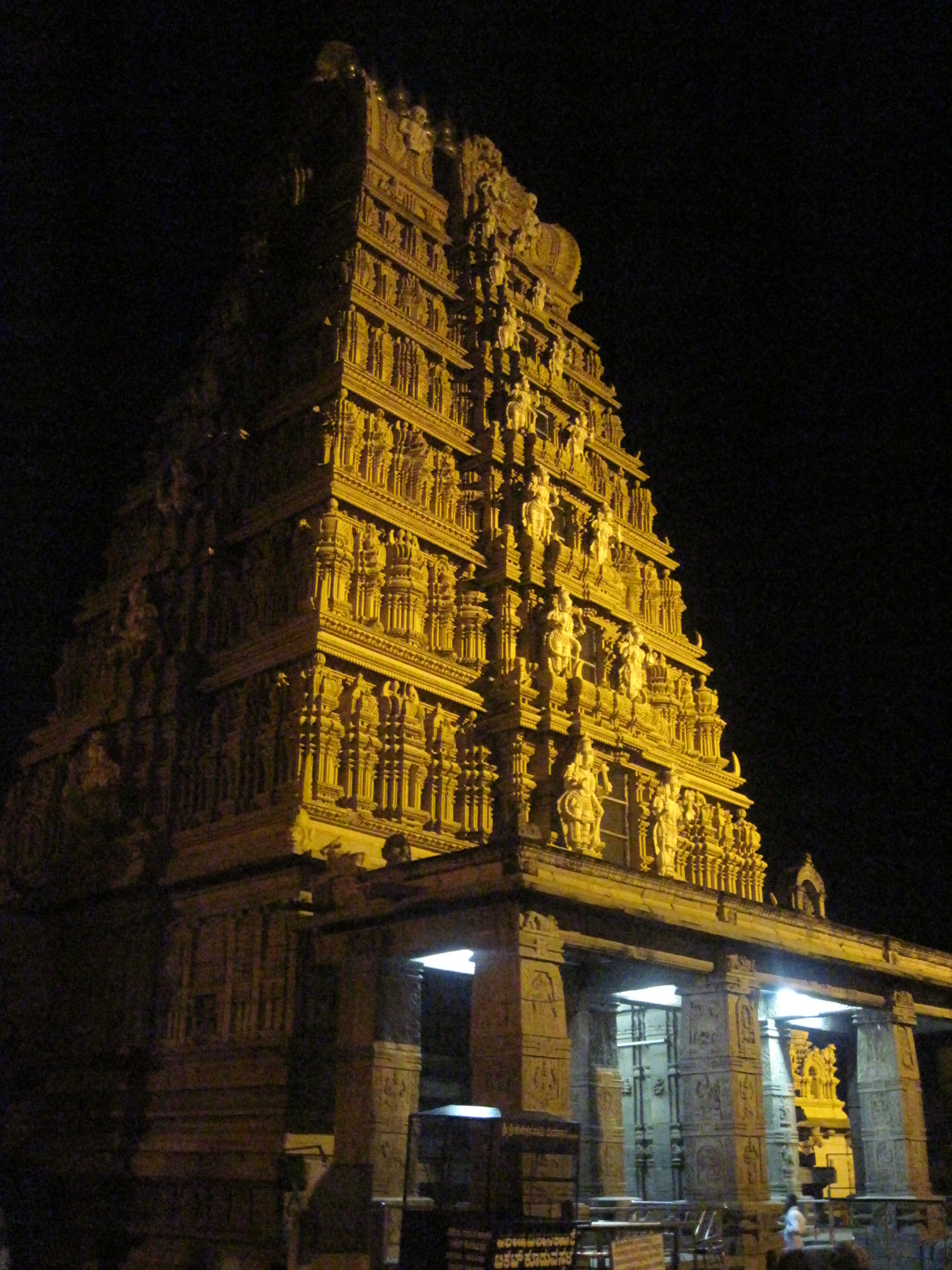 File:Nanjangud Temple at Night.jpg - Wikimedia Commons