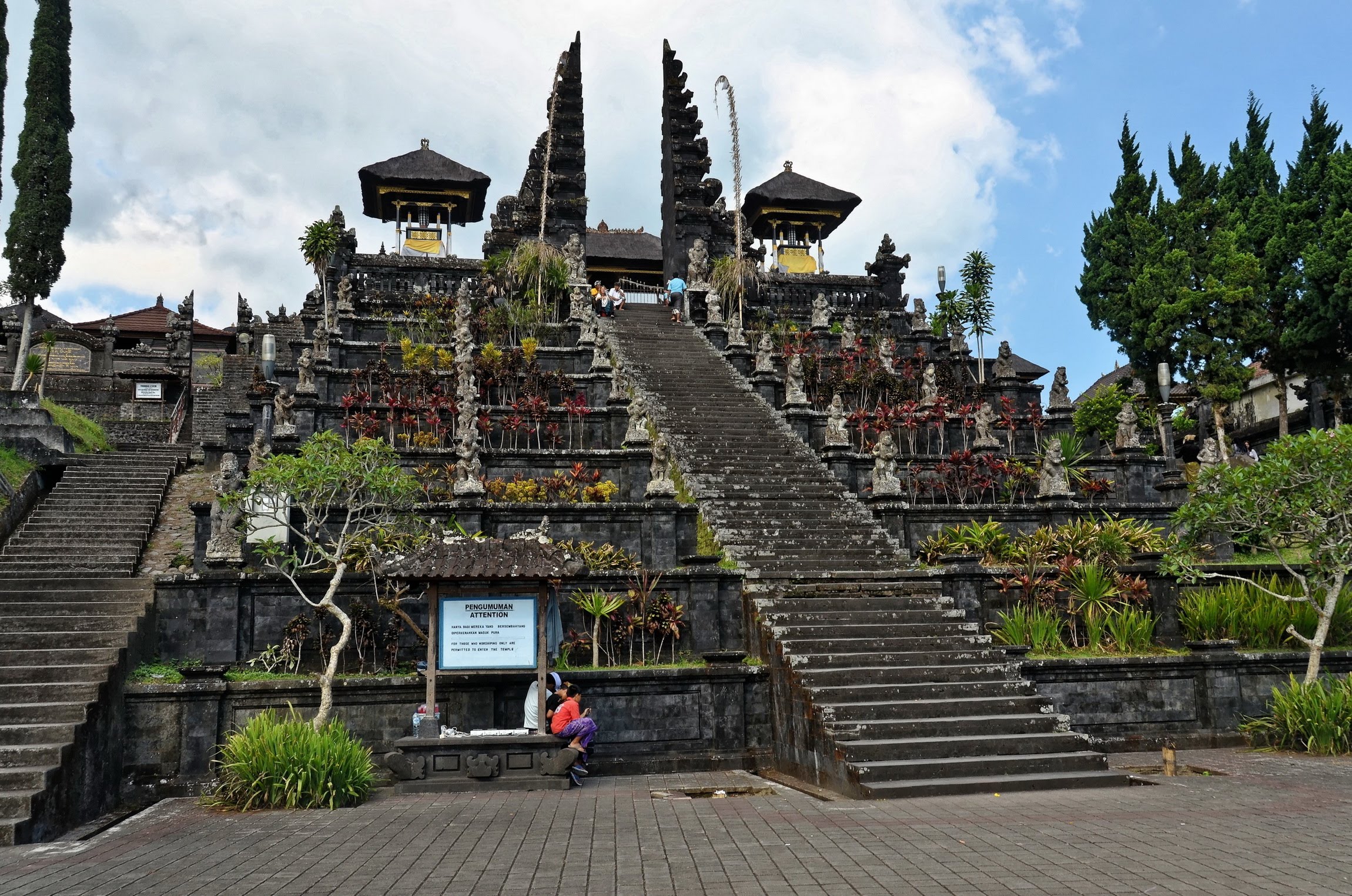 Temple de Besakih - Île de Bali - Indonésie - YouTube