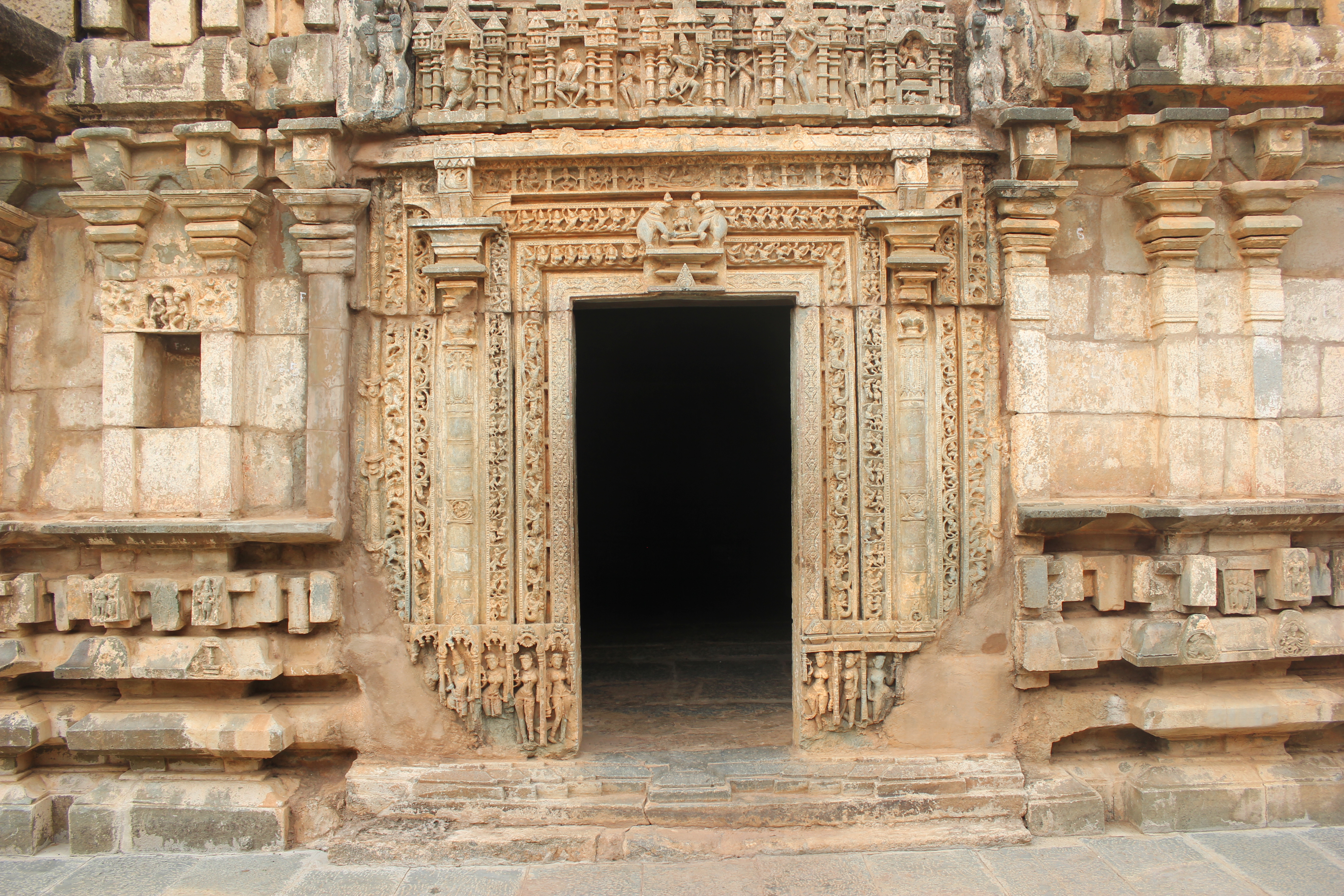 File:Ornate entrance to closed mantapa in Kalleshvara temple at ...