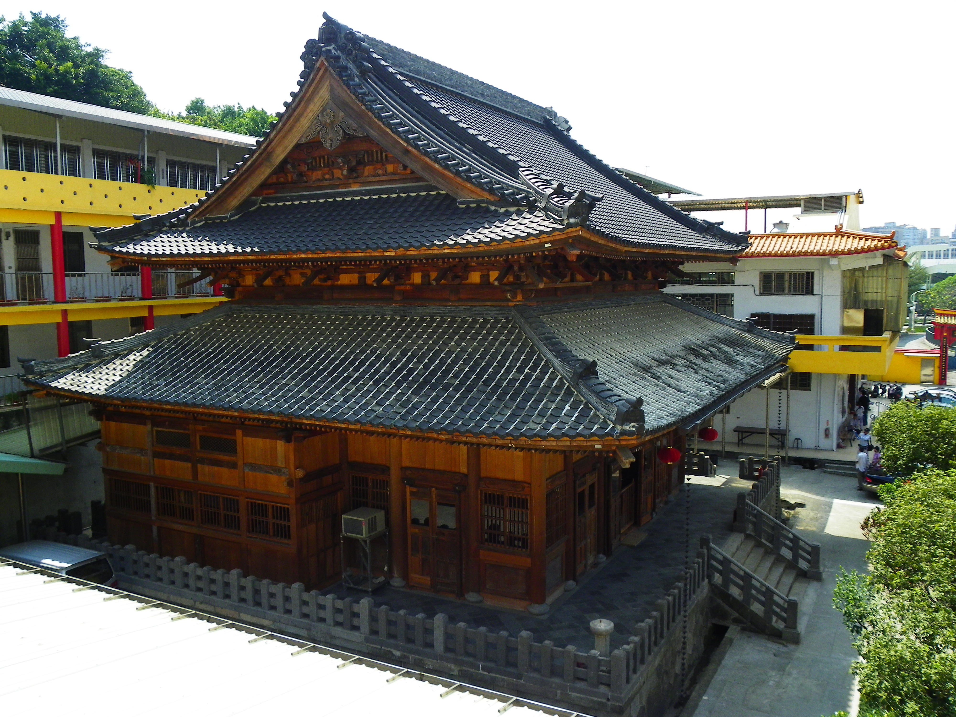 File:Roof of Huguo Chan Buddhist Temple Daiyuhouden.jpg - Wikimedia ...