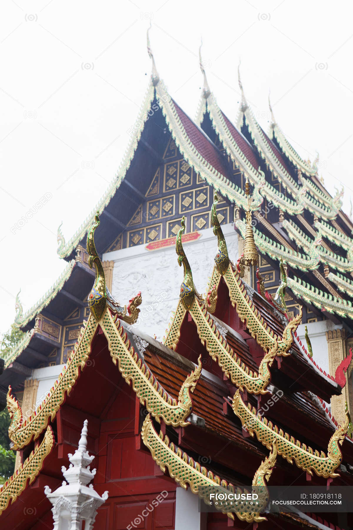 Ornate temple roof, Chiang Mai, Thailand — Stock Photo | #180918118