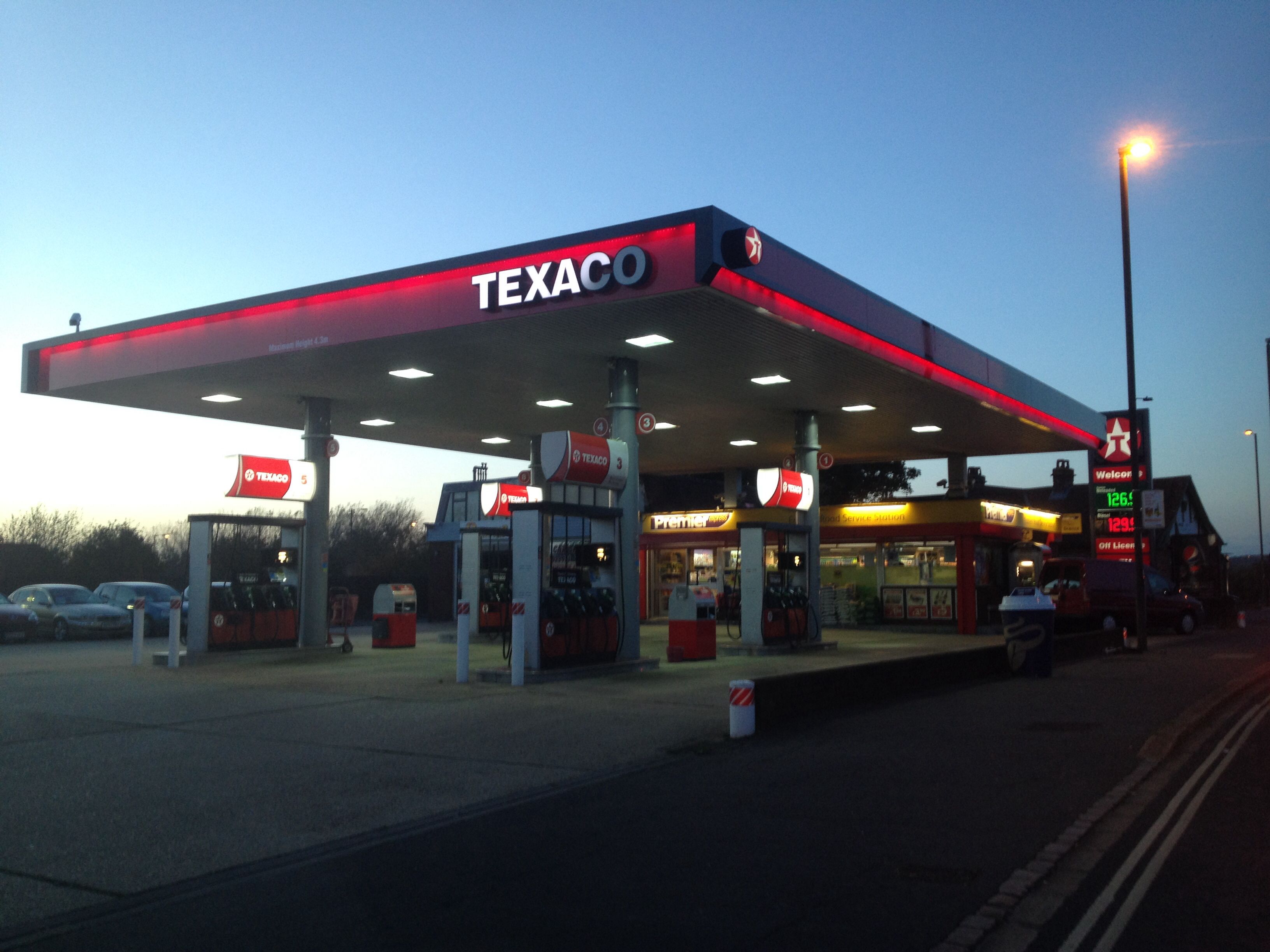 Texaco petrol station (night), Portsmouth | Architecture (AS) - My ...
