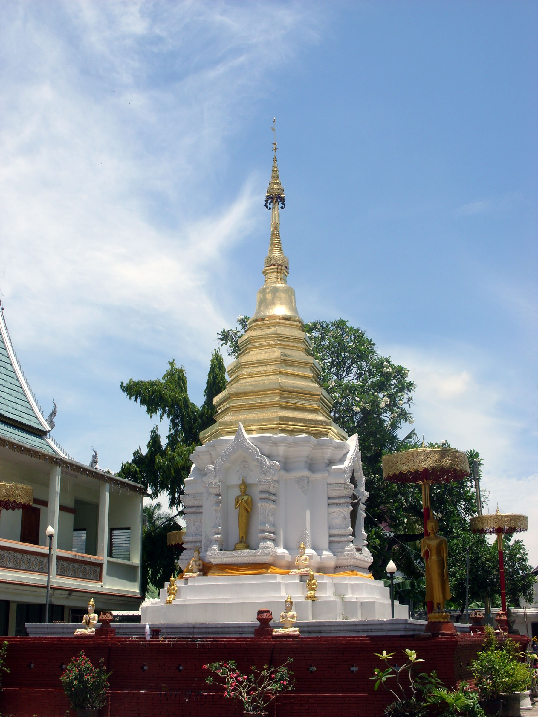 Thai buddhist temple pagoda photo