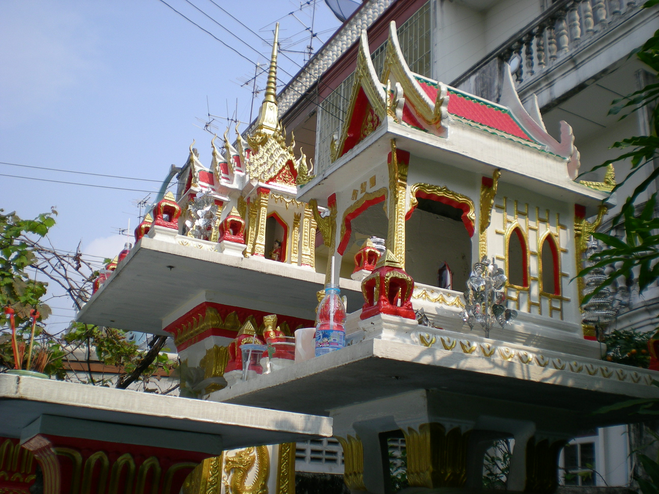 Pram and San Phra Pom - Spirit Houses in Thailand | Bangkok Beyond Blog