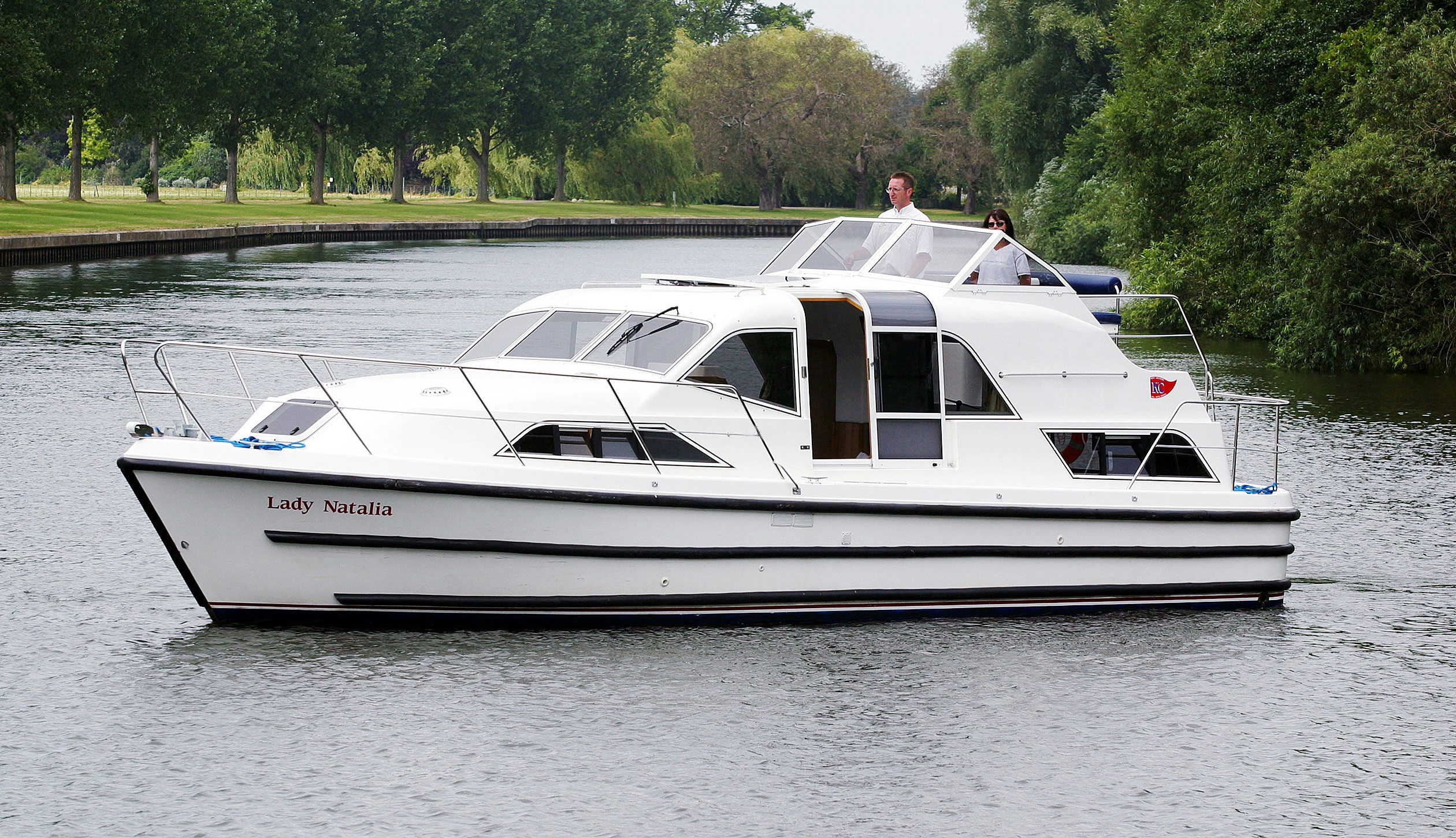 Boating Holidays. Cruiser boat hire & day-boats on the River Thames ...
