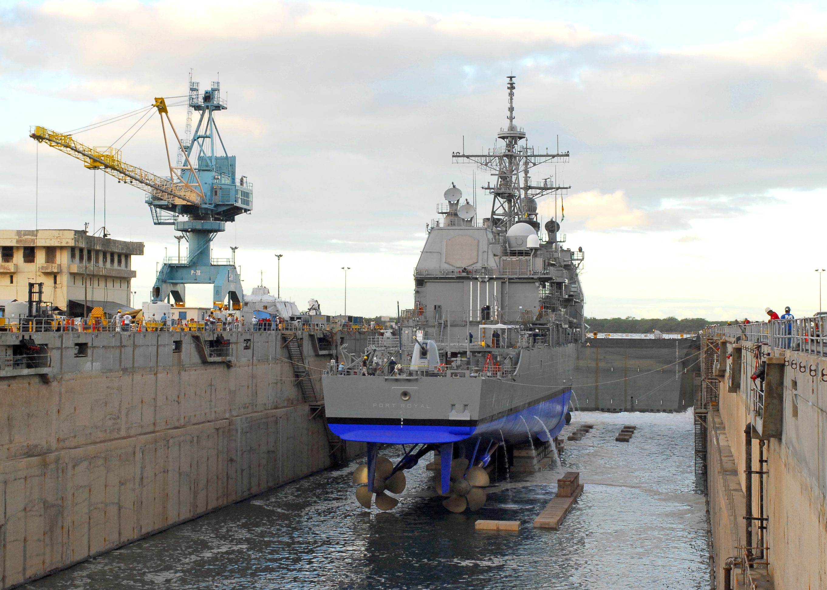 File:US Navy 090924-N-3944N-005 USS Port Royal (CG 73) undocks from ...