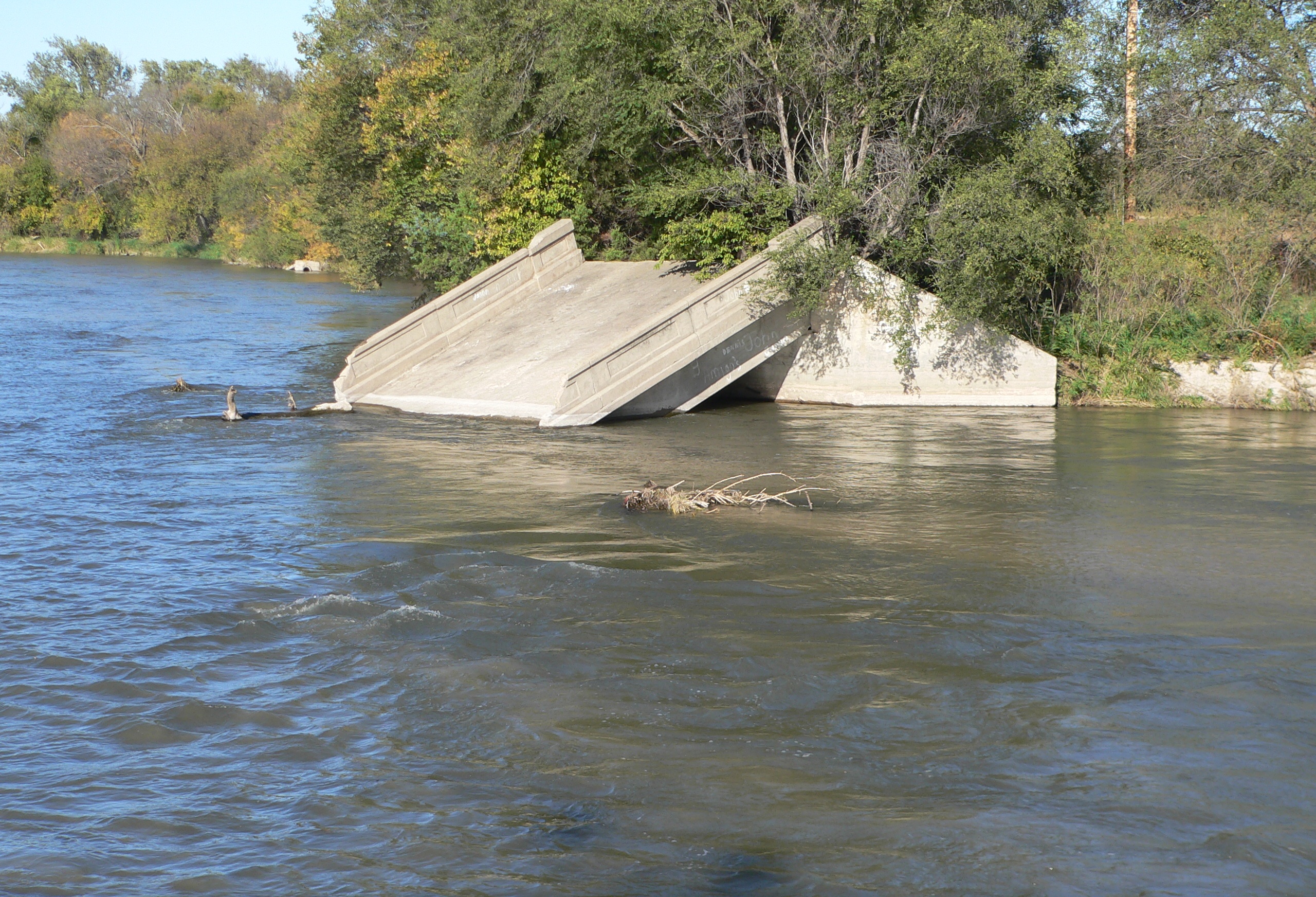 File:Burwell, Nebraska fallen bridge 5.JPG - Wikimedia Commons