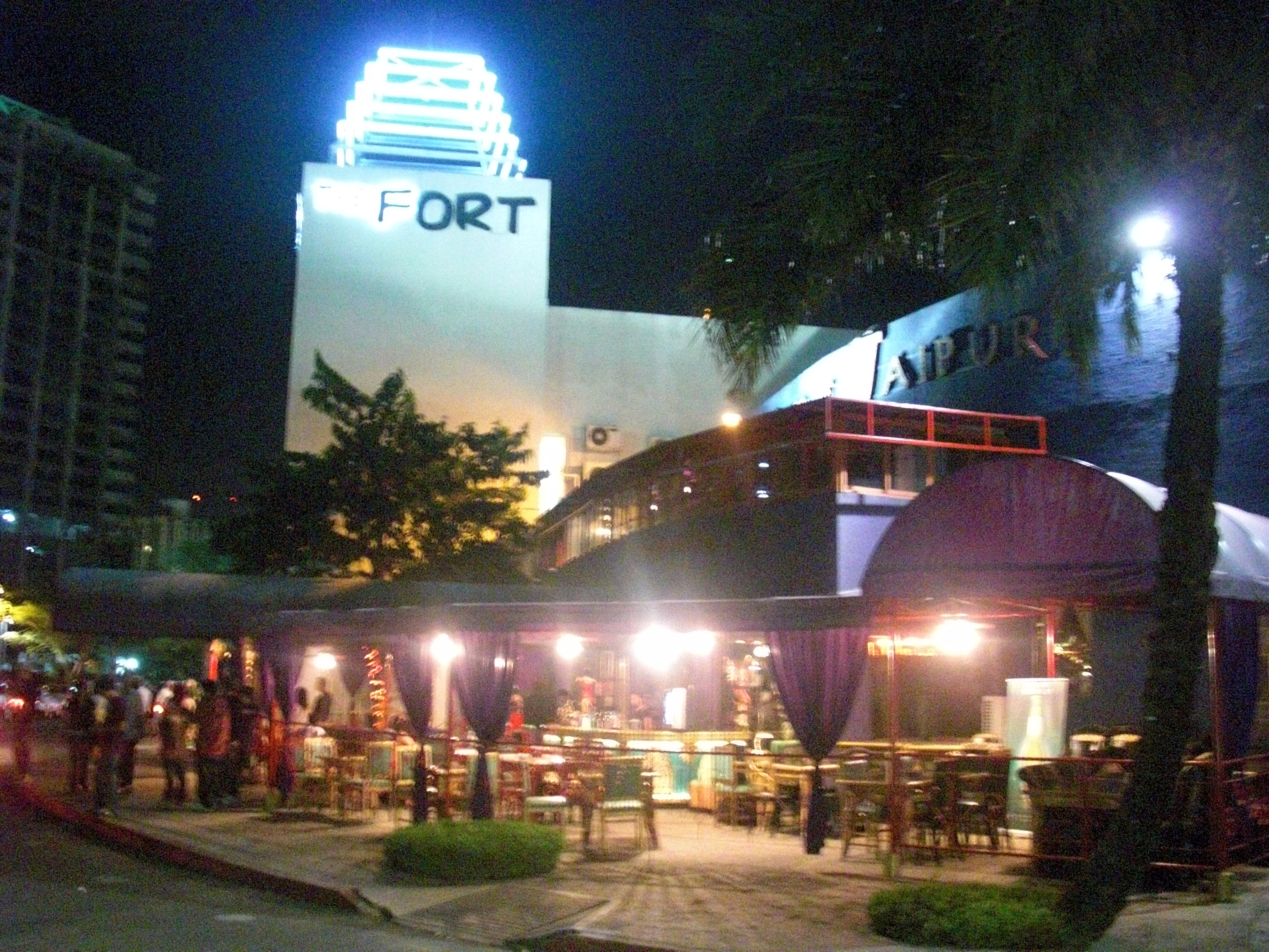 The Fort Strip | Gimikainan at night!
