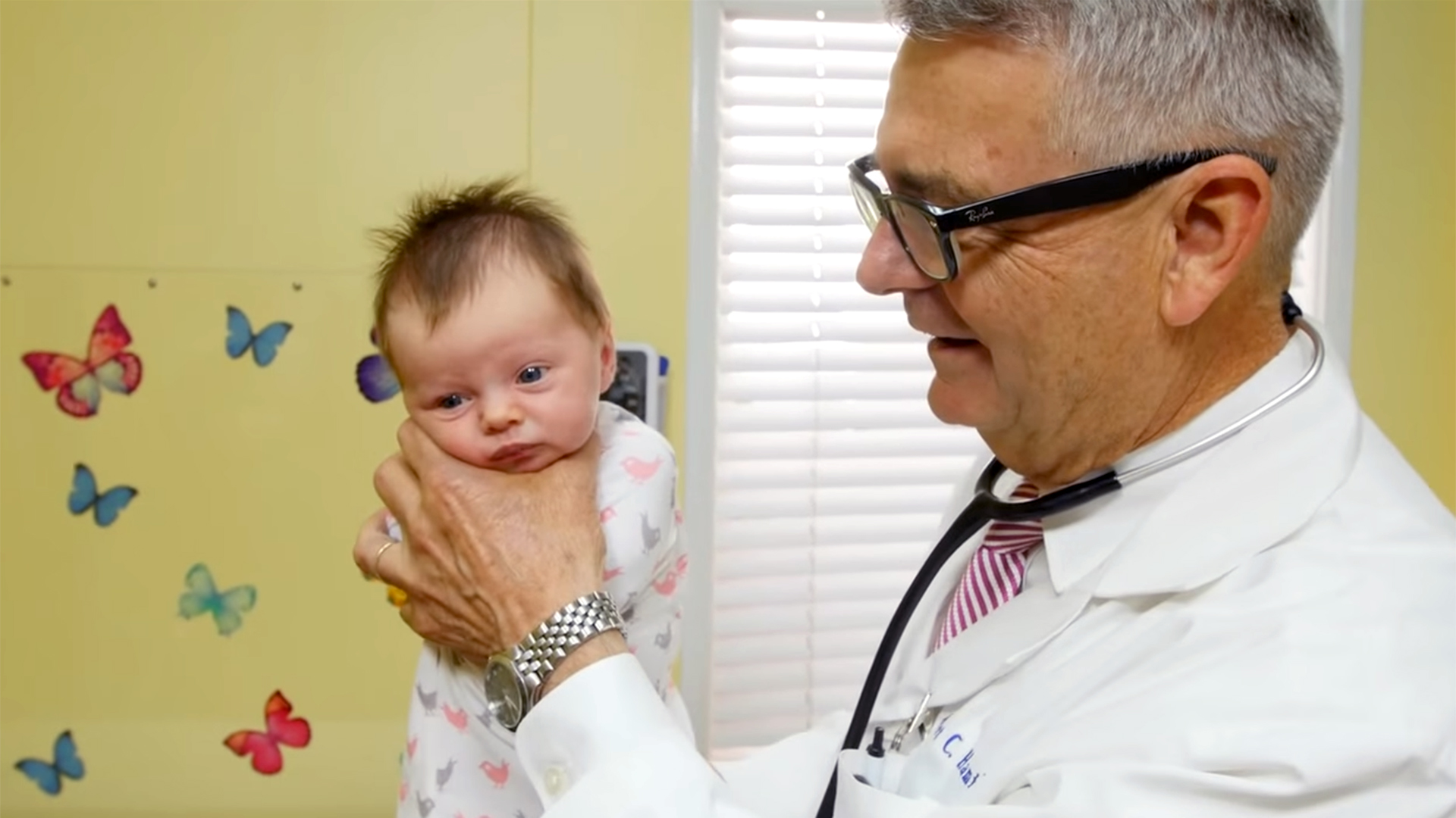 Pediatrician shows how to calm a crying baby in seconds - TODAY.com
