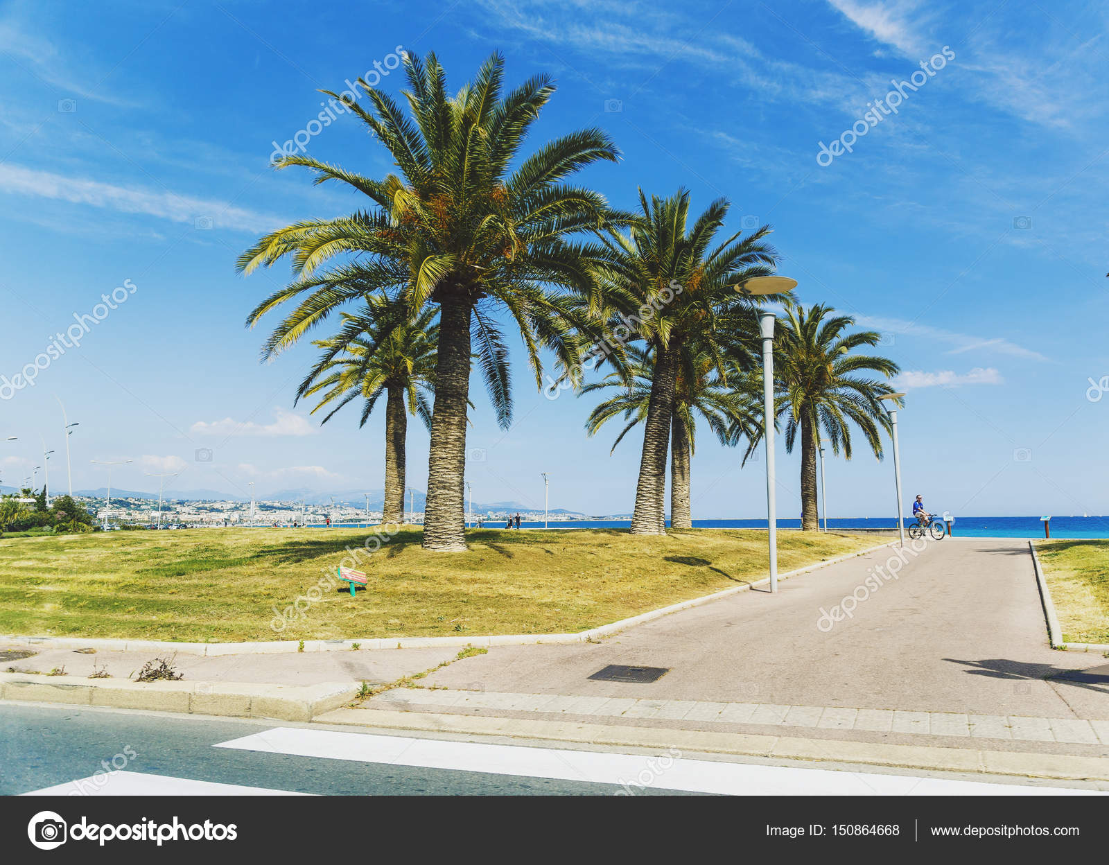 The seaside walk in Cagnes-sur-mer – Stock Editorial Photo © Faithie ...