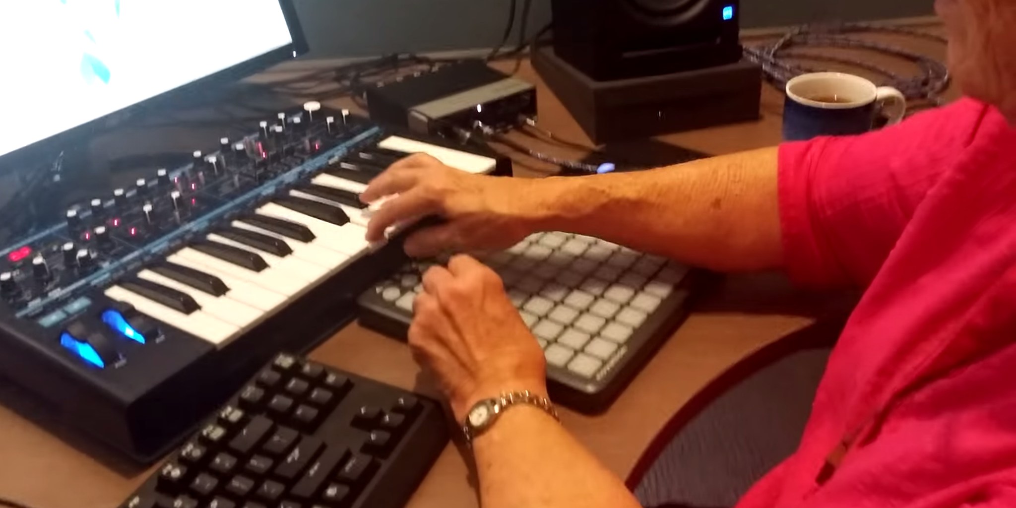 Cool grandma plays the synthesizer, is more chill than you | The ...