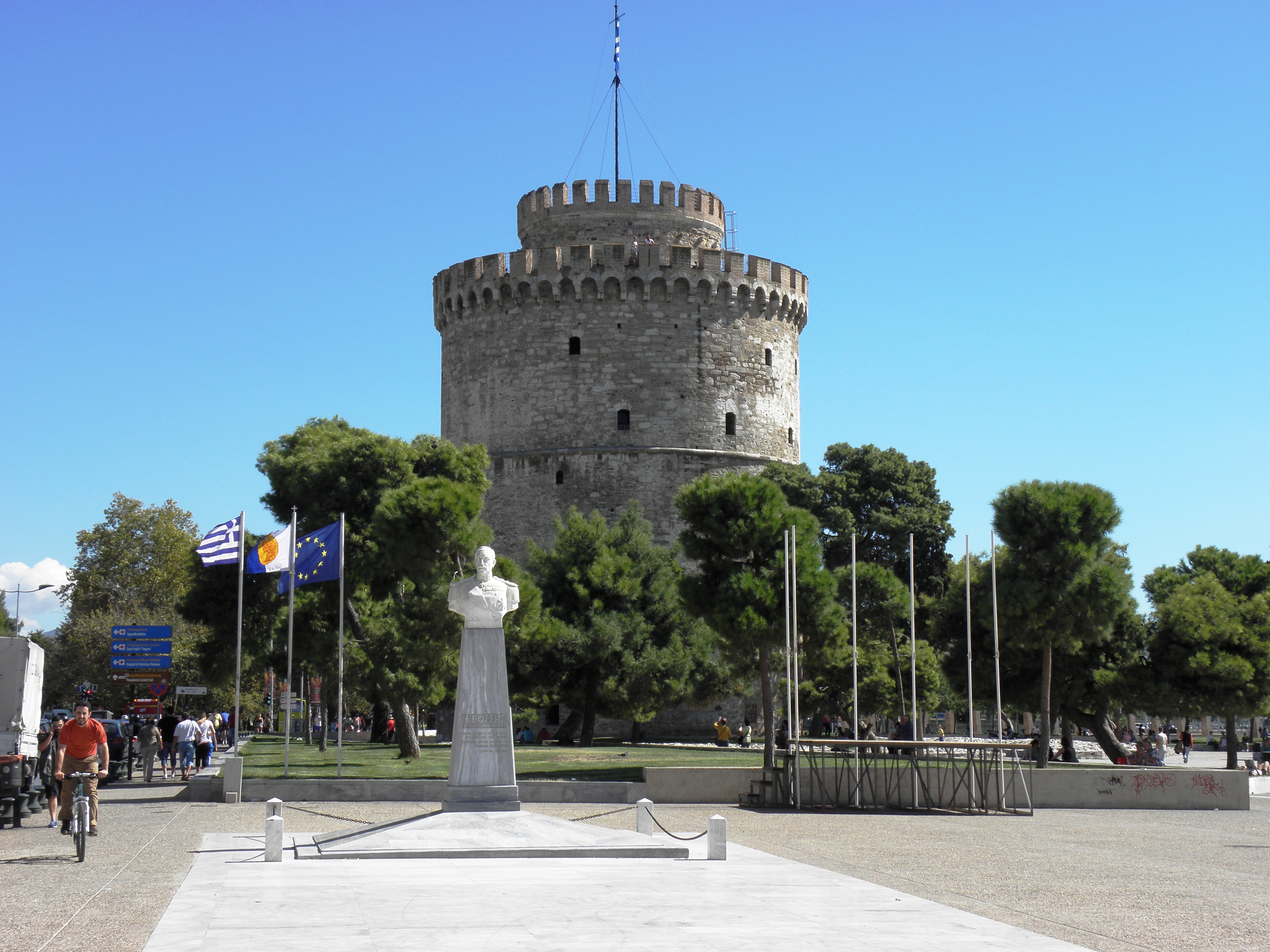 The white tower in thessaloniki photo