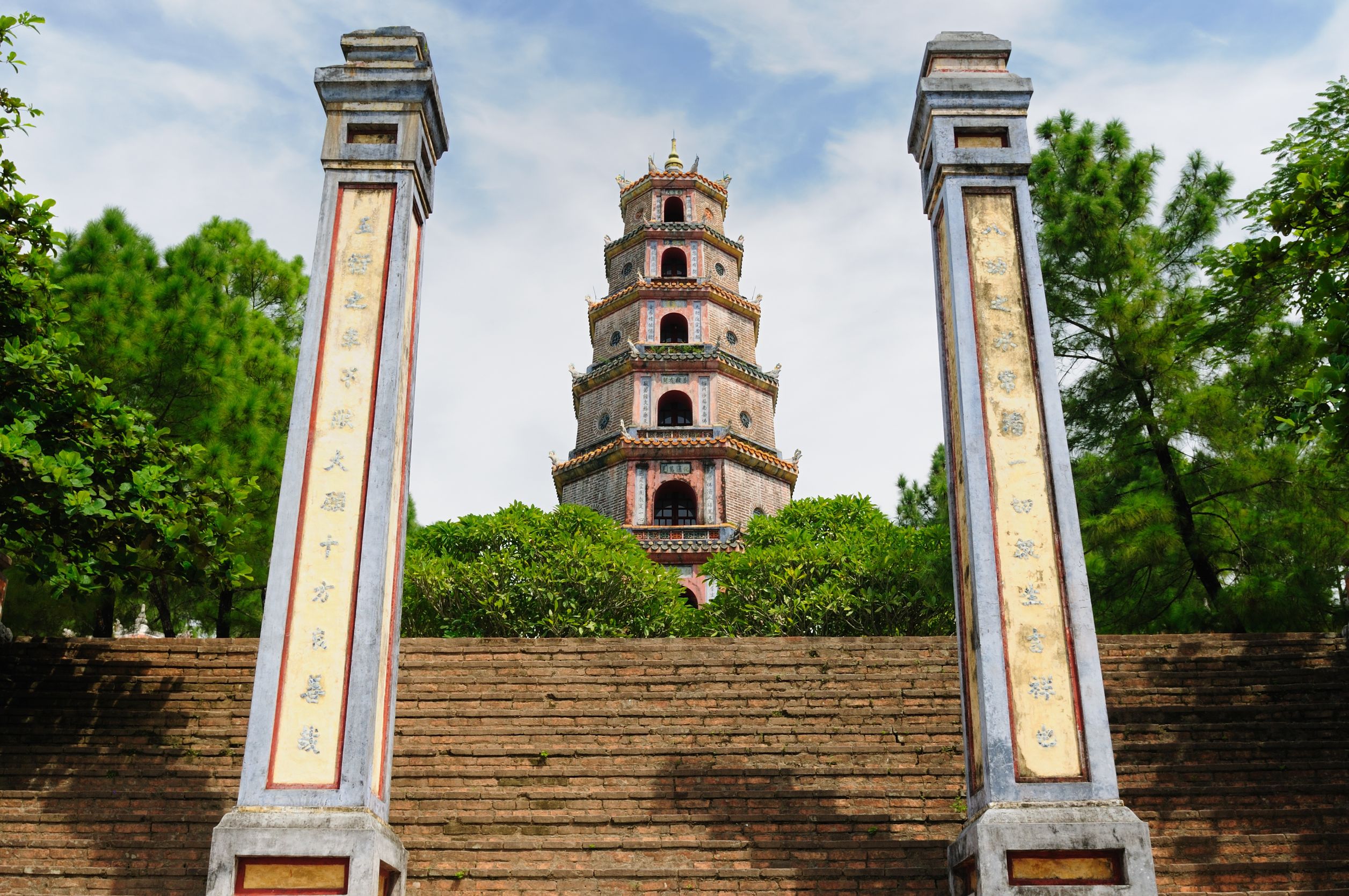 Thien Mu Pagoda Travel Guide, Review, Photo & Tours
