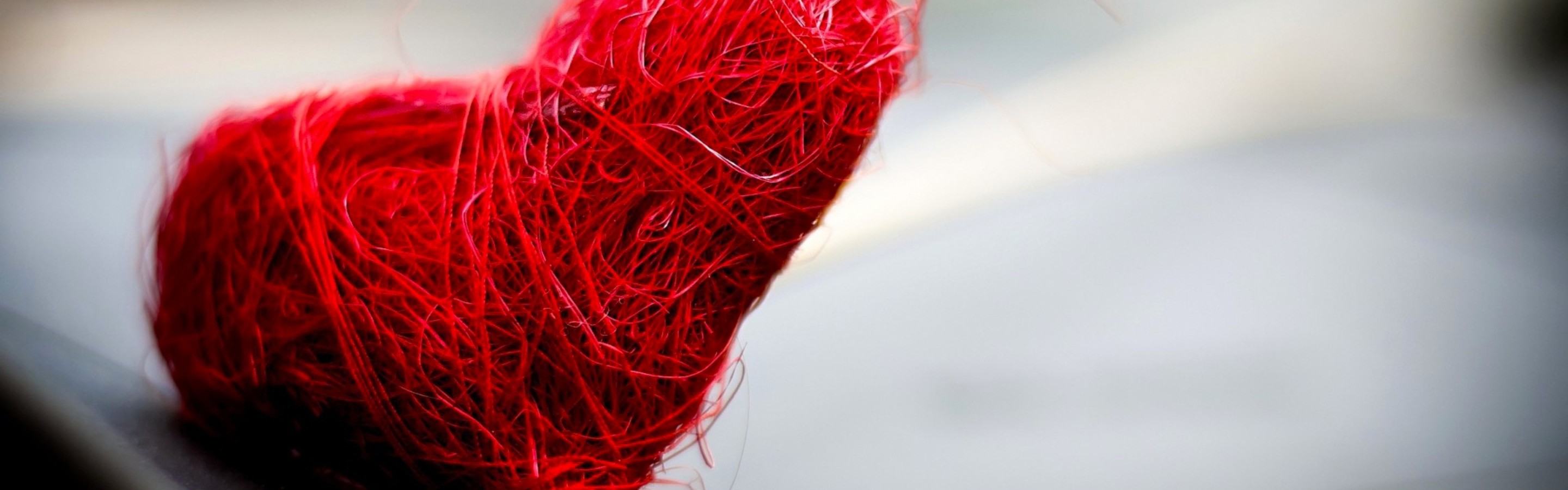 A heart made of red thread - Love wallpaper Wallpaper Download 2880x900