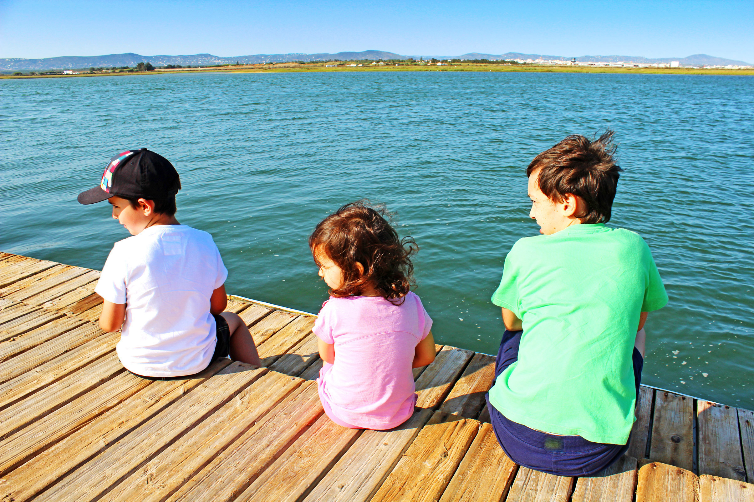 Three kids on the pier, Affectionate, Relaxing, Memories, Offspring, HQ Photo