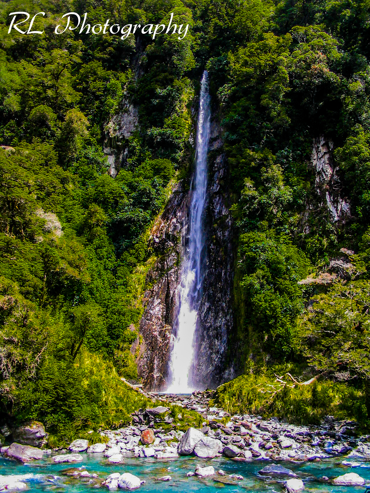 Thunder Creek Falls, Mt Aspiring National Park, New Zealand -...