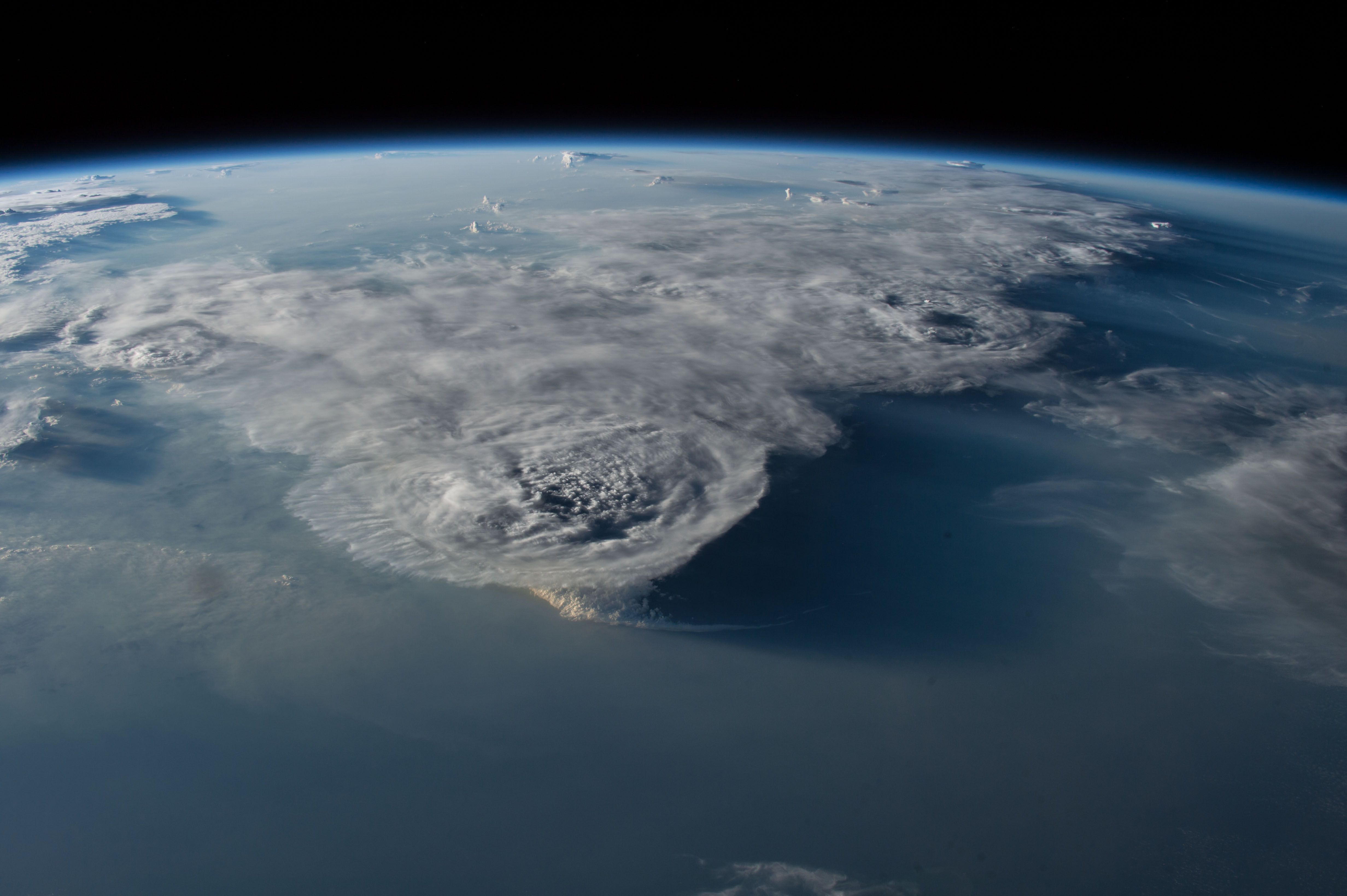 File:ISS-48 Thunderstorms over the South China Sea.jpg - Wikimedia ...