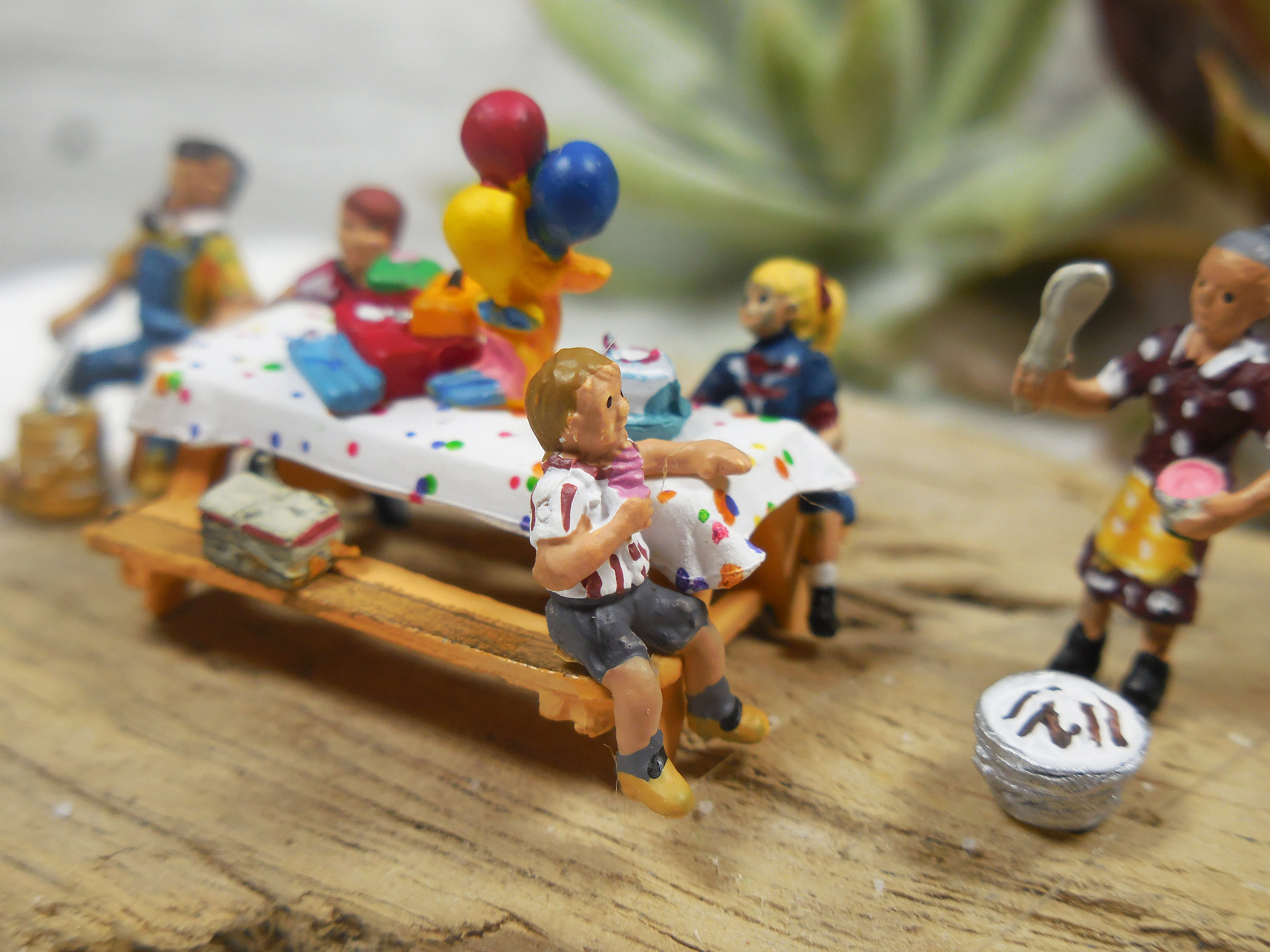 Terrarium Supply Micro Figurines Birthday Party ~ Miniature HO Scale ...