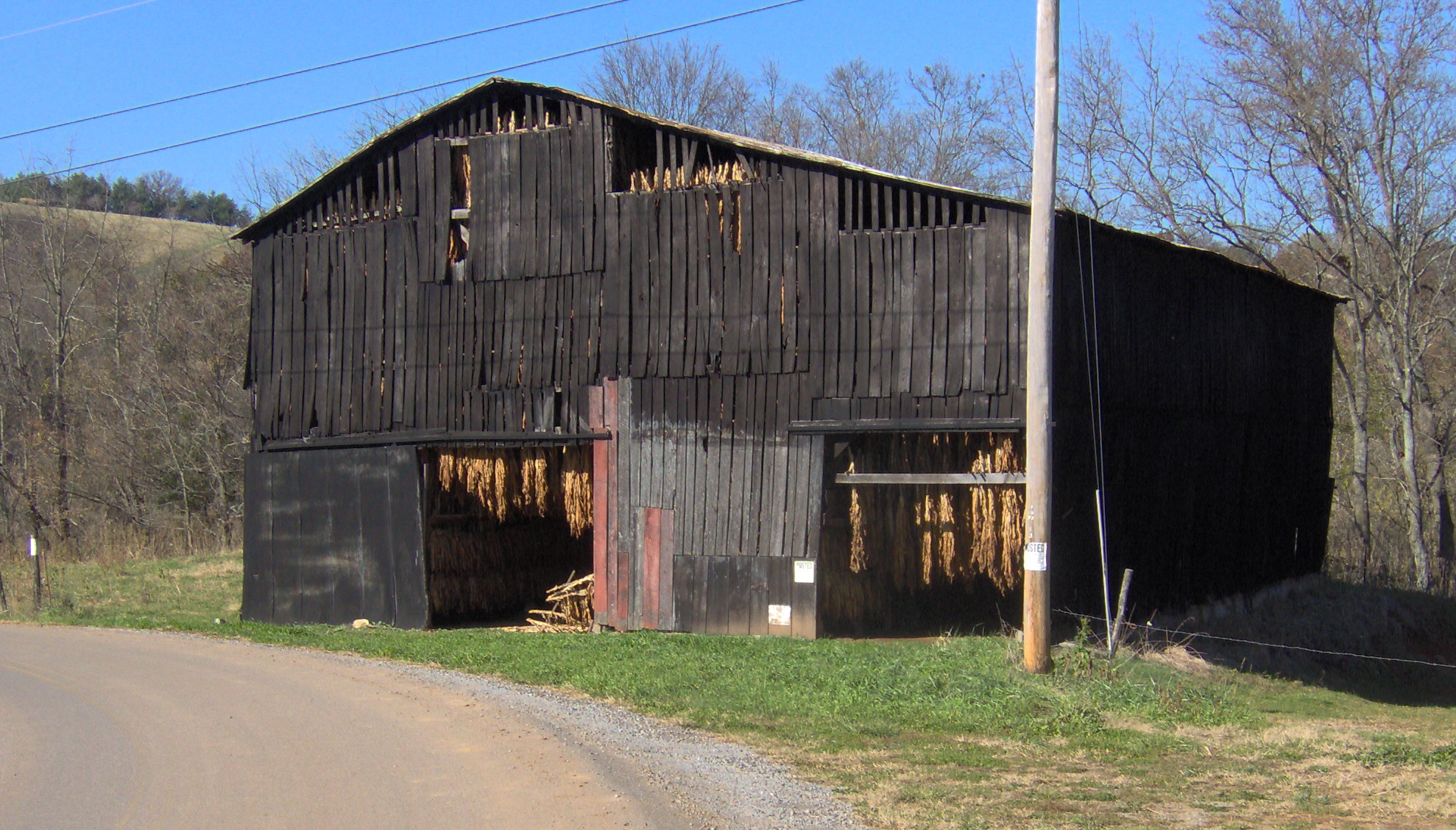 File:Broyles-tobacco-barn-tn1.jpg - Wikimedia Commons