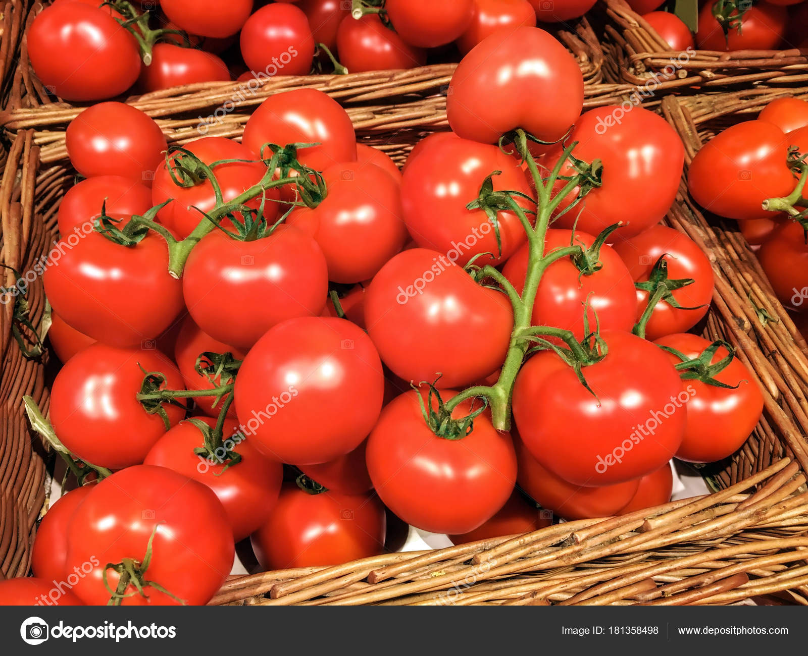 Bunches of ripe red tomatoes close-up — Stock Photo © Dmitrydesign ...