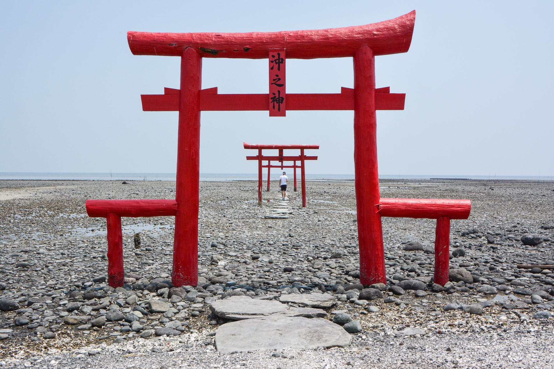 Discover the Mysterious Torii in the Sea in Tara Region, Saga - VOYAPON