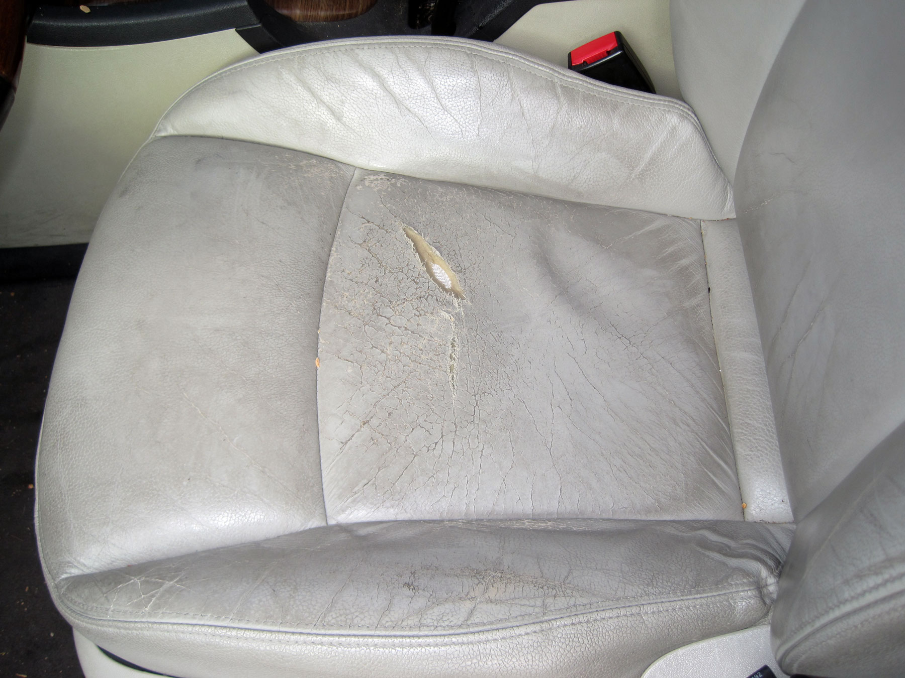 Any experience with repairing cracked and torn leather seat? : saab