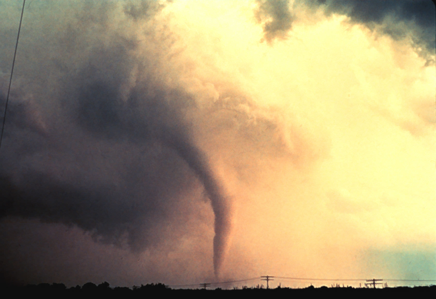 How Do Tornadoes Form? - Universe Today