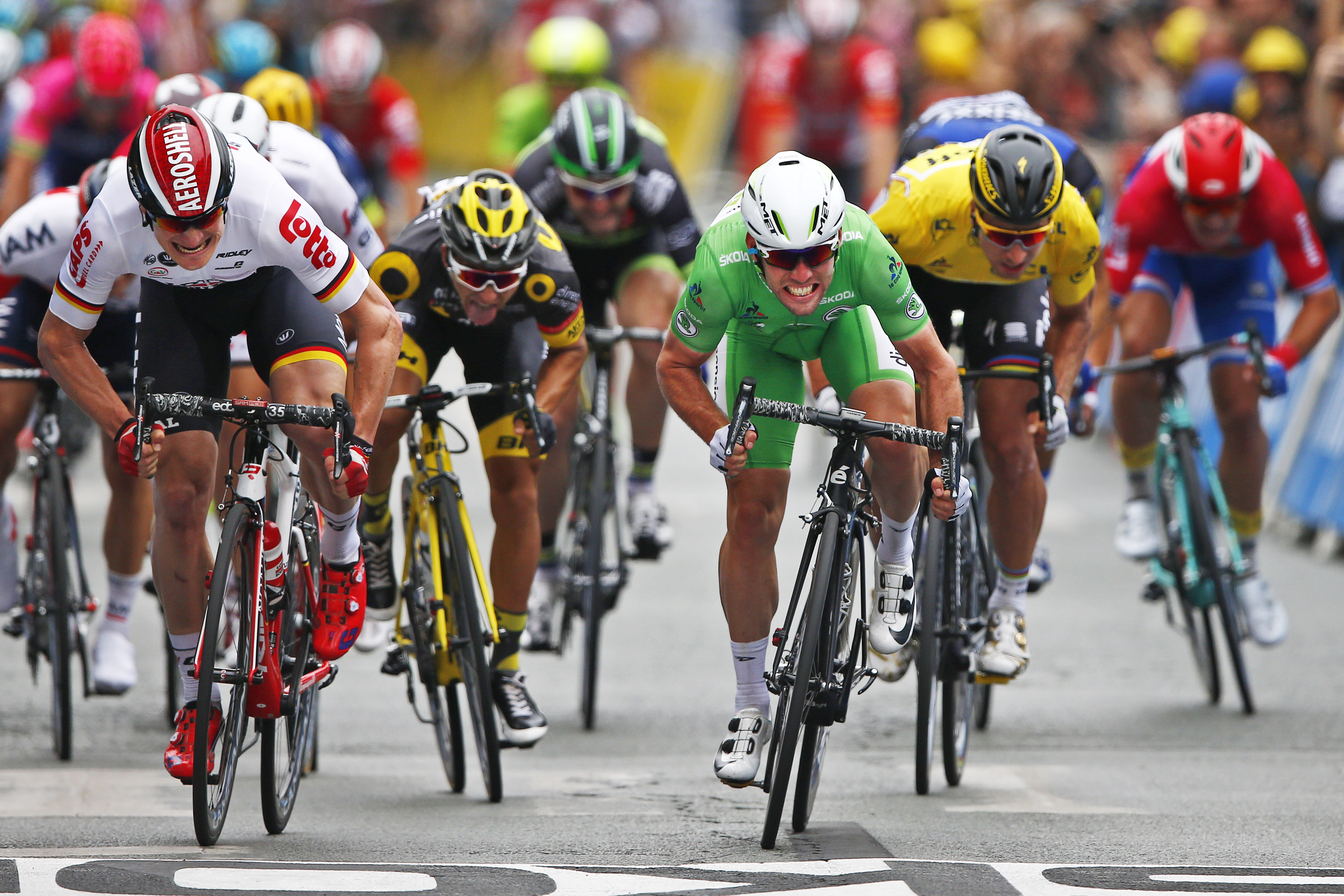 Cavendish Takes 28th Win, Sagan Holds Yellow in Tour de France Stage ...