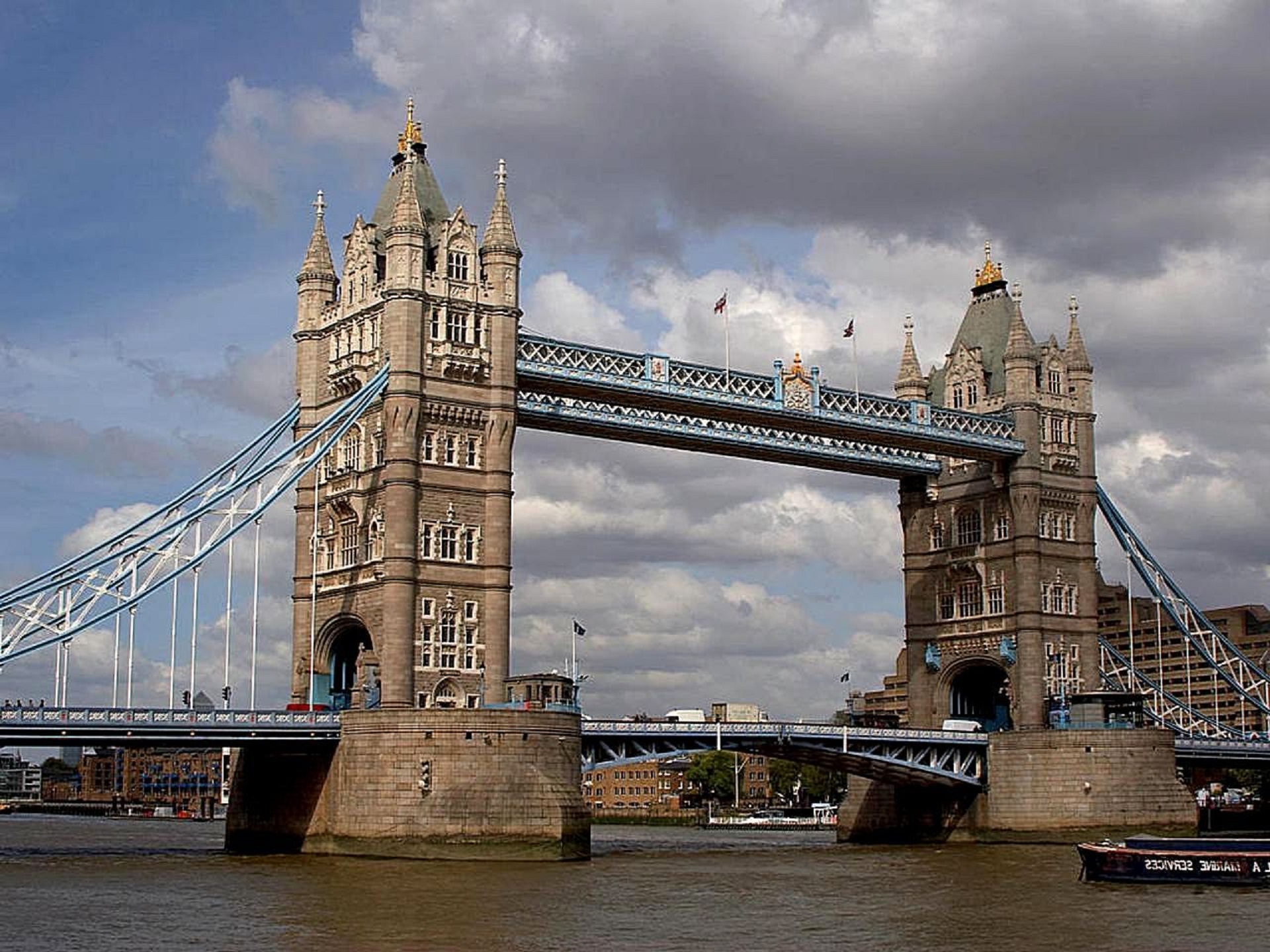 Первая в мире в лондоне. Тауэрский мост. Тауэрский мост фасад. Британия архитектура Лондон. Тауэрский мост в Лондоне фото.
