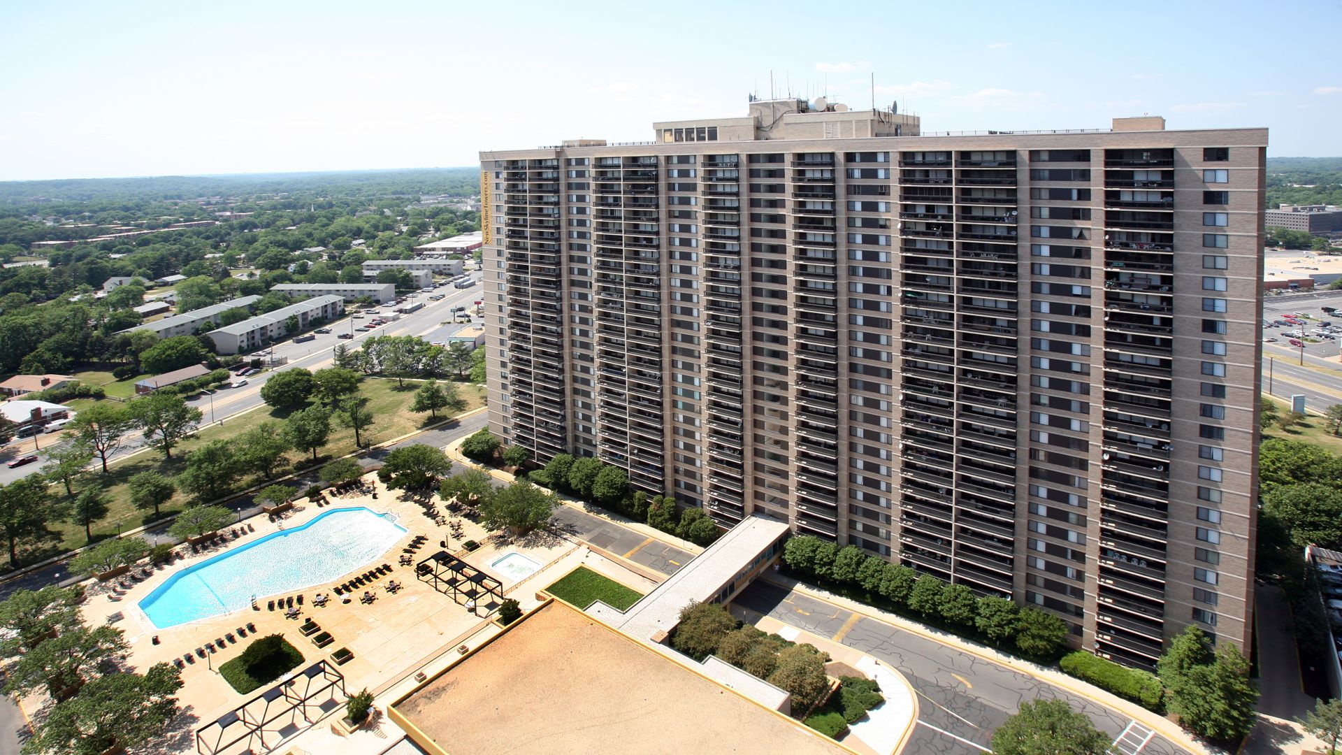 Skyline Towers Apartments in Baileys Crossroads - 5599 Seminary Rd ...