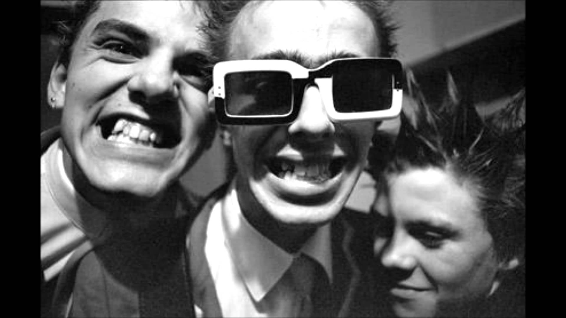The toy dolls - Back in 79 (Instrumental) - YouTube