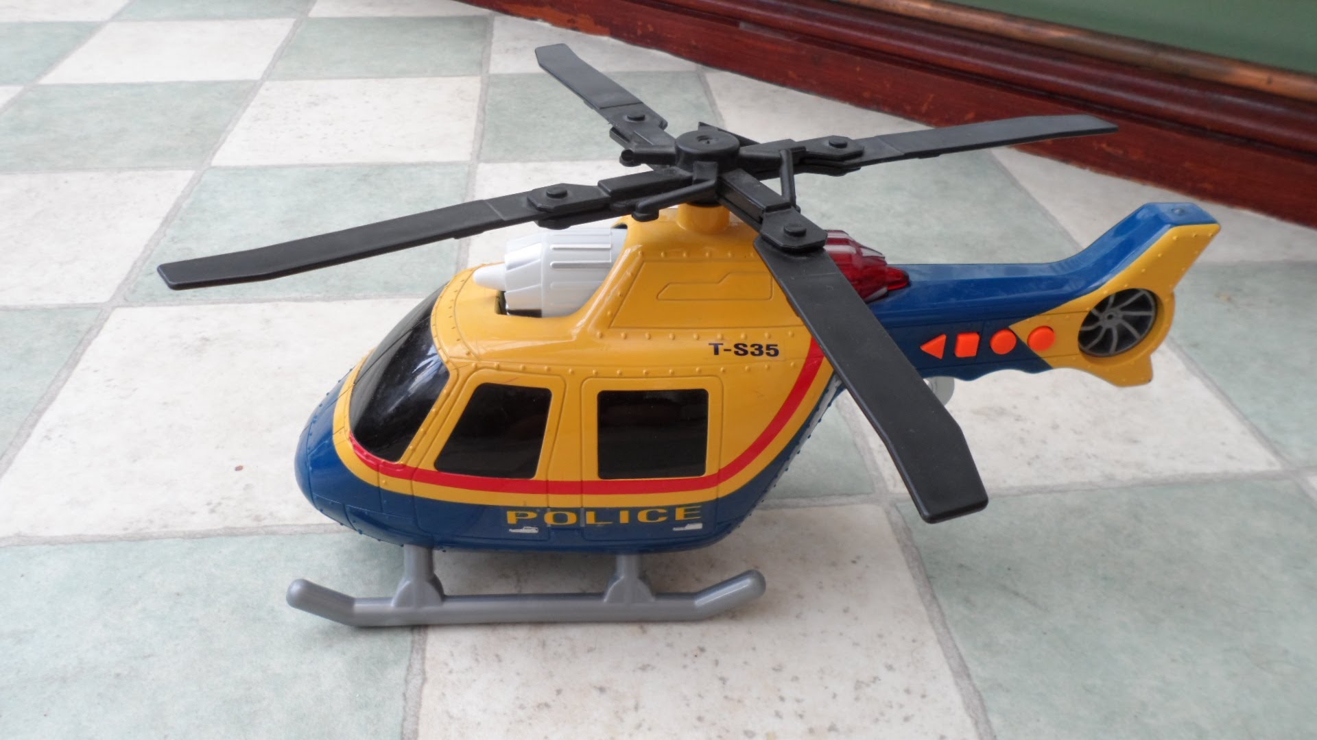 DICKIE TOYS POLICE RESCUE TOY HELICOPTER LIGHTS & SOUNDS - YouTube