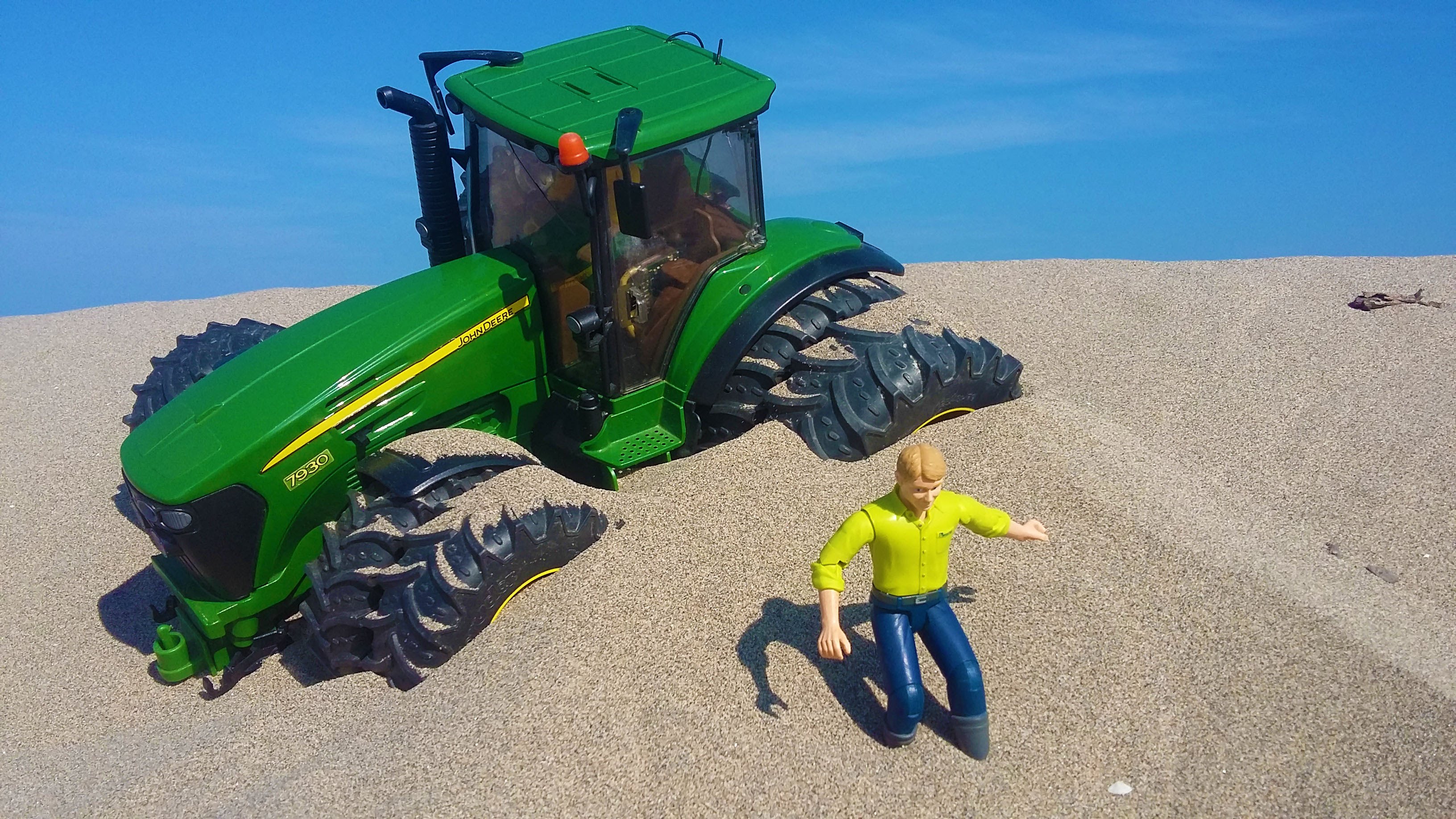 BRUDER tractor BEACH ride! R/C Tractor sand action - YouTube