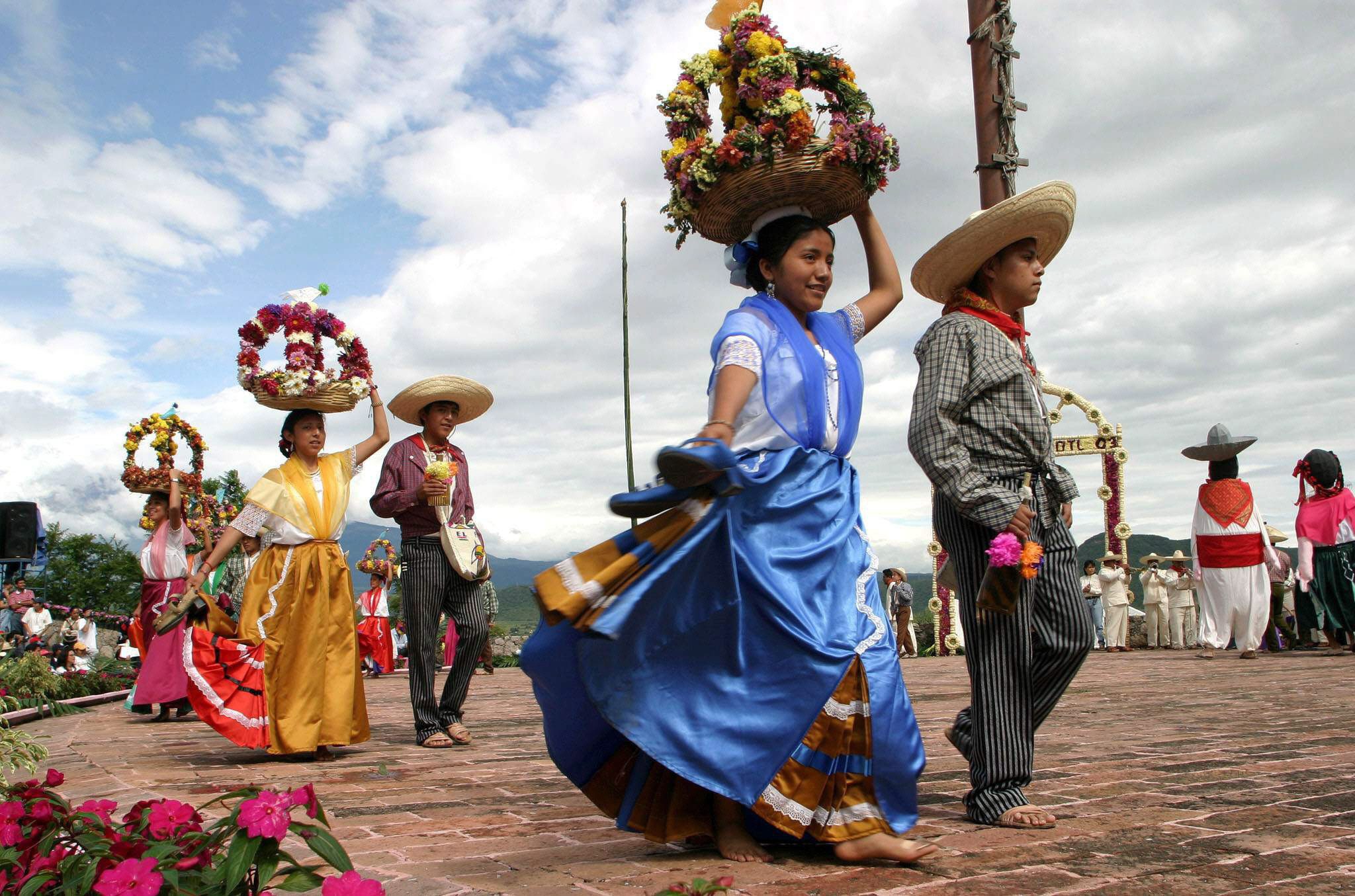 atlixquences-women-and-mexican-charros-march - Puebla Pictures ...