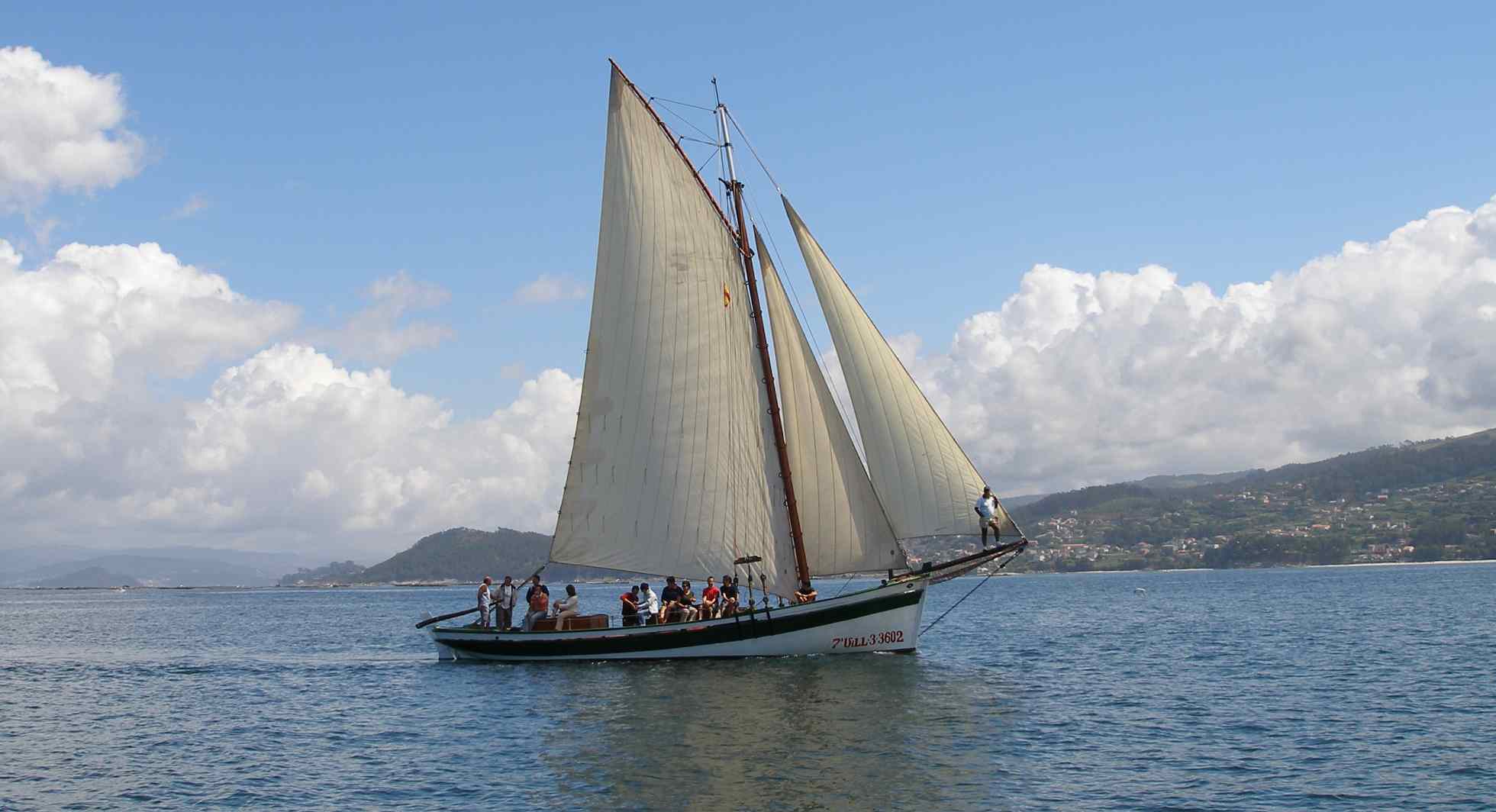 Traditional Galician fishing boat. | Boat Design Net