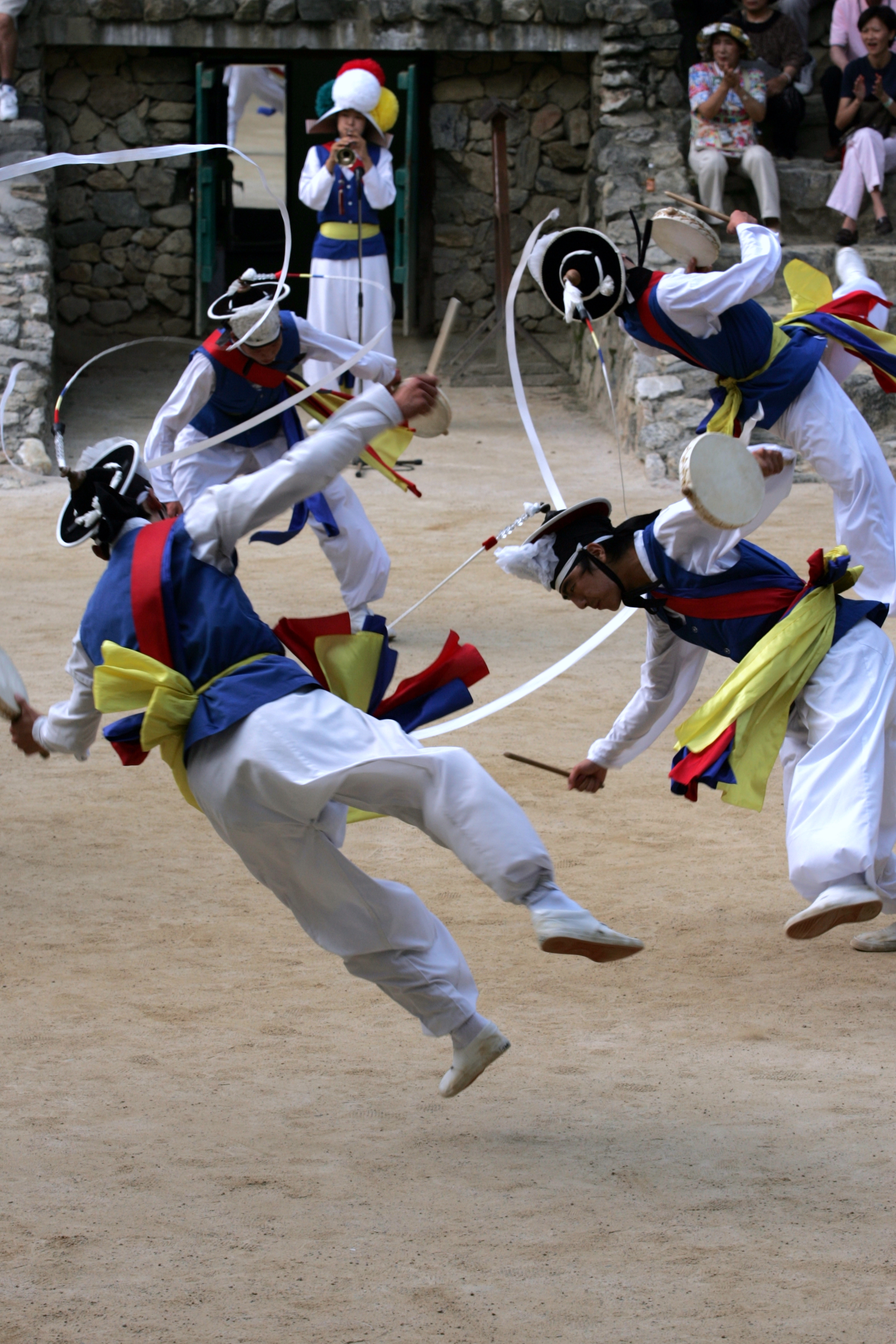 Traditional korean dance photo