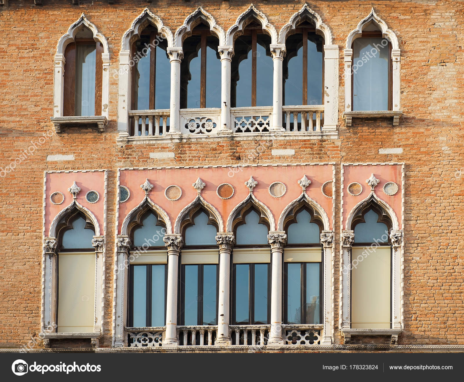 Picturesque Venetian Windows Balconies Venice Italy — Stock Photo ...
