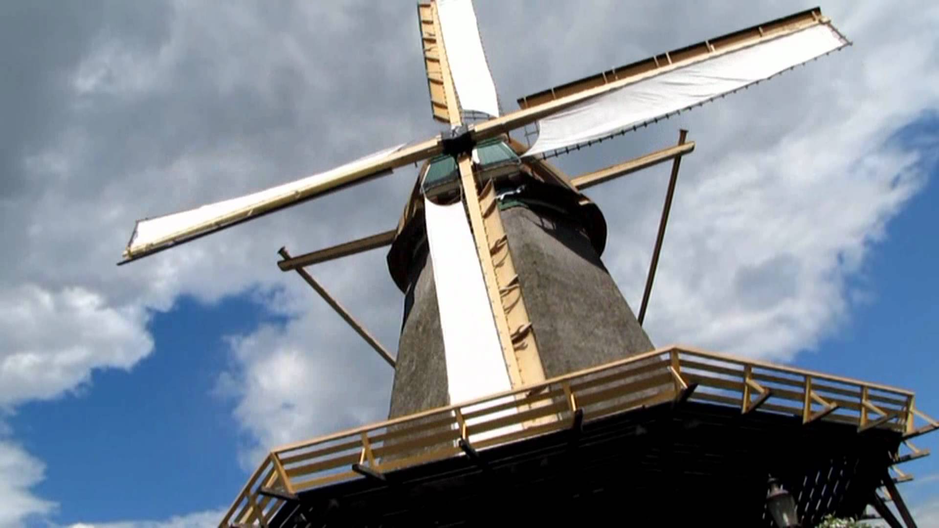 Working flour windmill in Holland - YouTube