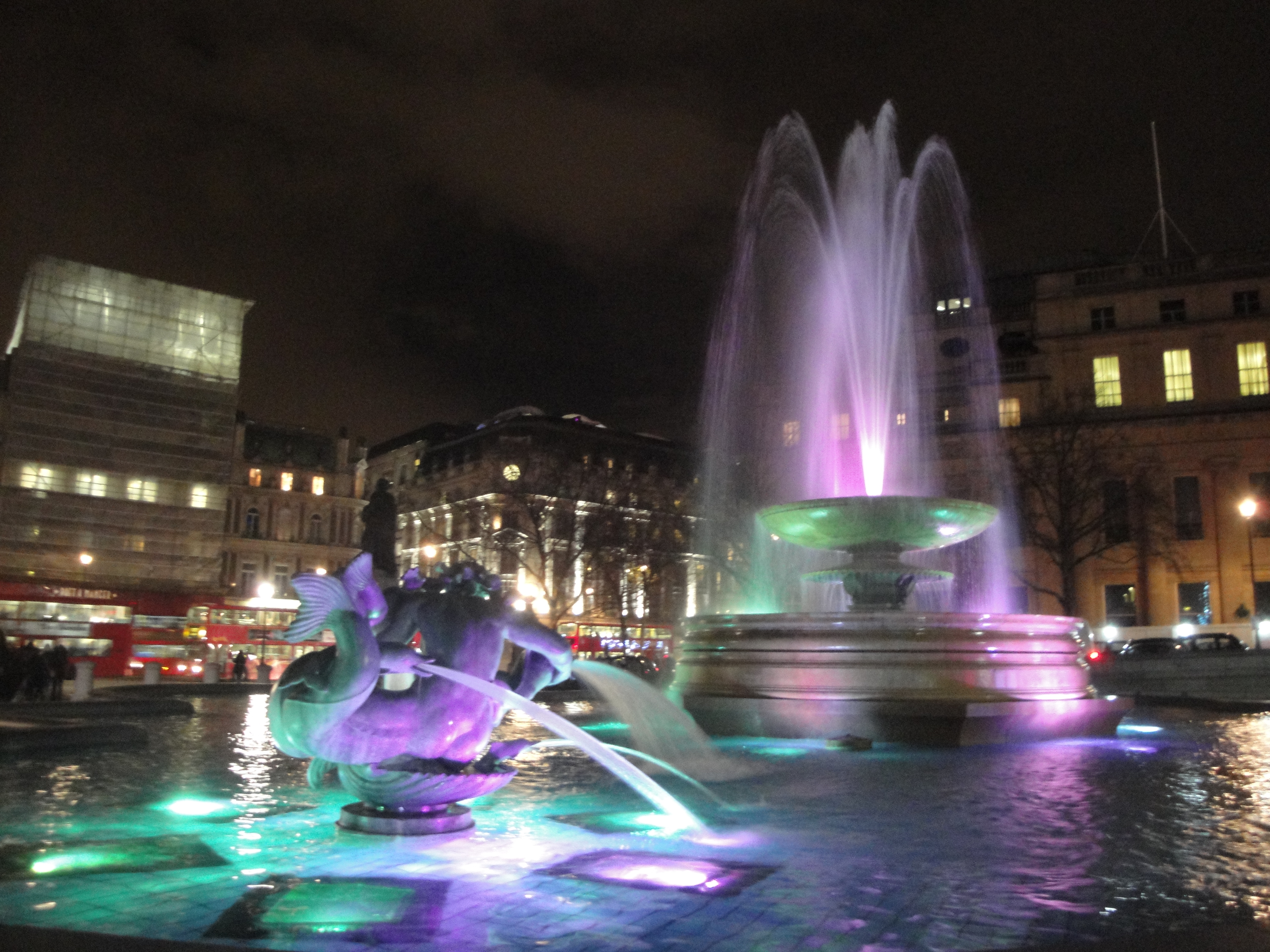 File:Trafalgar Square fountains at night in December 2011 4.JPG ...