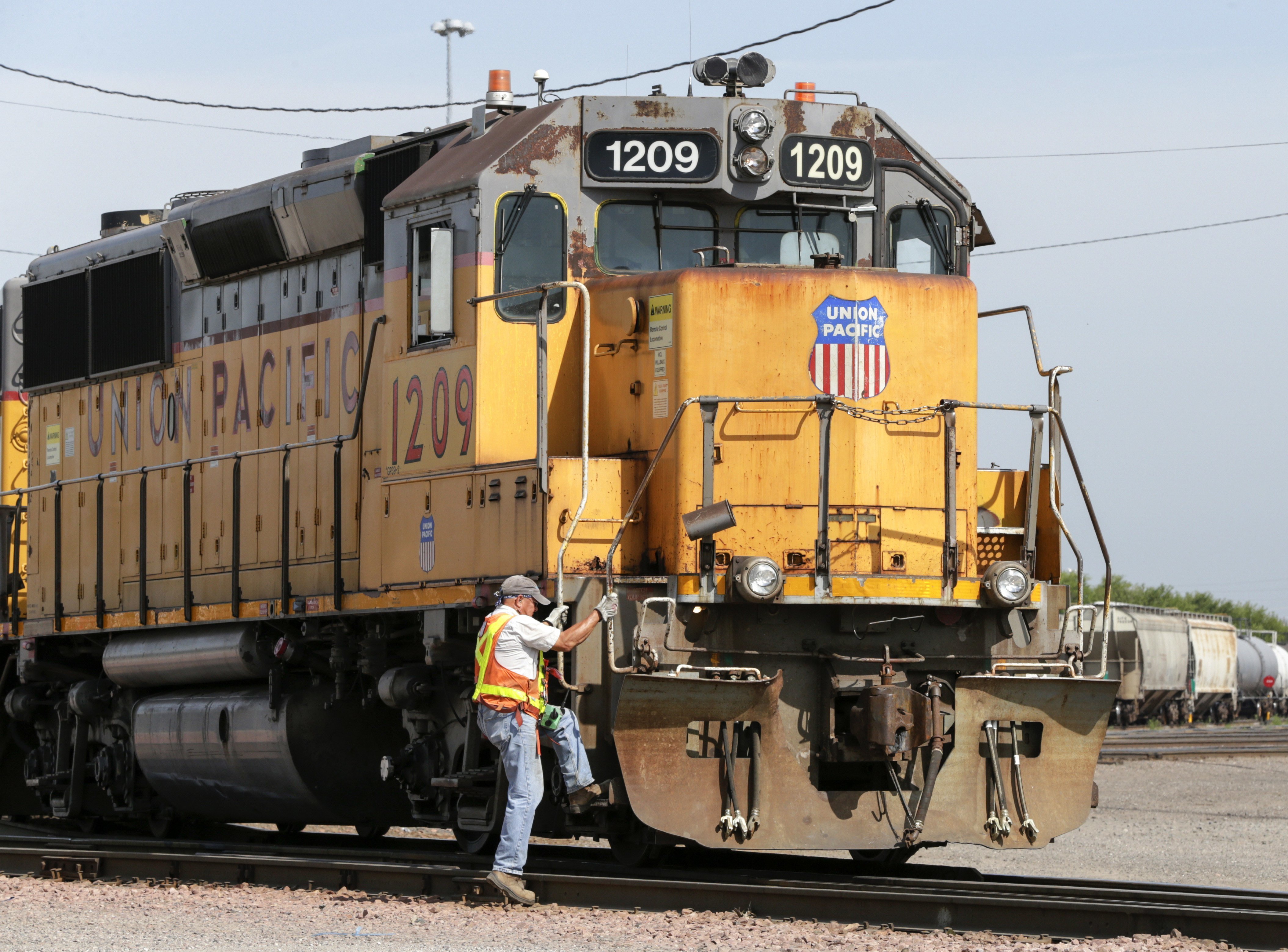 Union Pacific CEO: Train Braking Technology Is Clogging the Railway ...